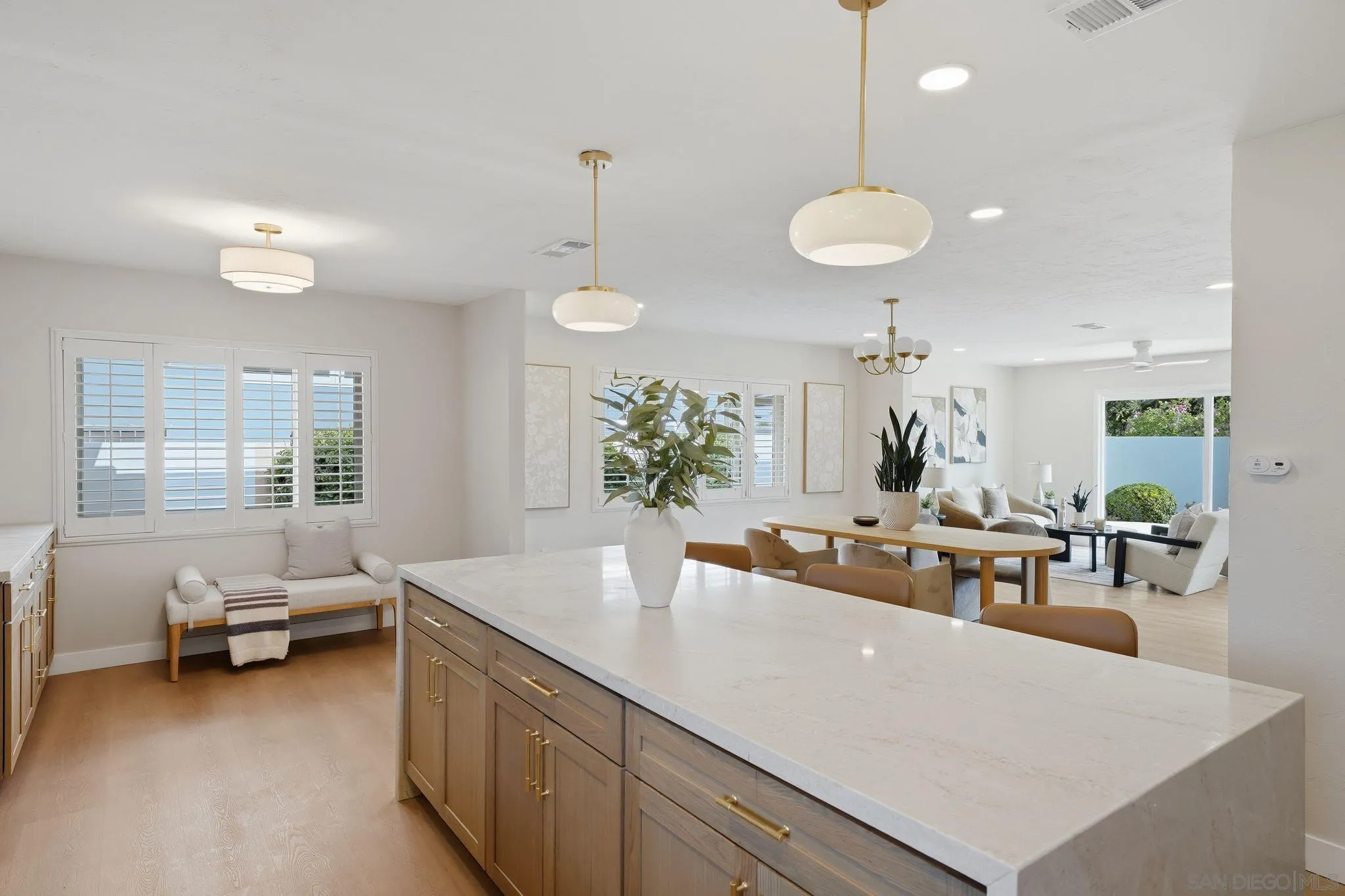 https://cdn.realtyfeed.com/cdn/127/260022769/acecef3da83744f1584eb0dd3cb4b9c1.webp