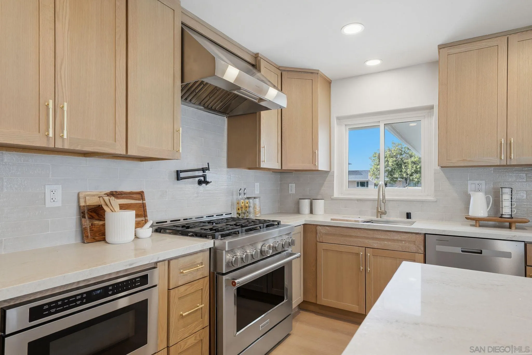 https://cdn.realtyfeed.com/cdn/127/260022769/c58c21c6d4655fba69bfce3aa31ea3c3.webp