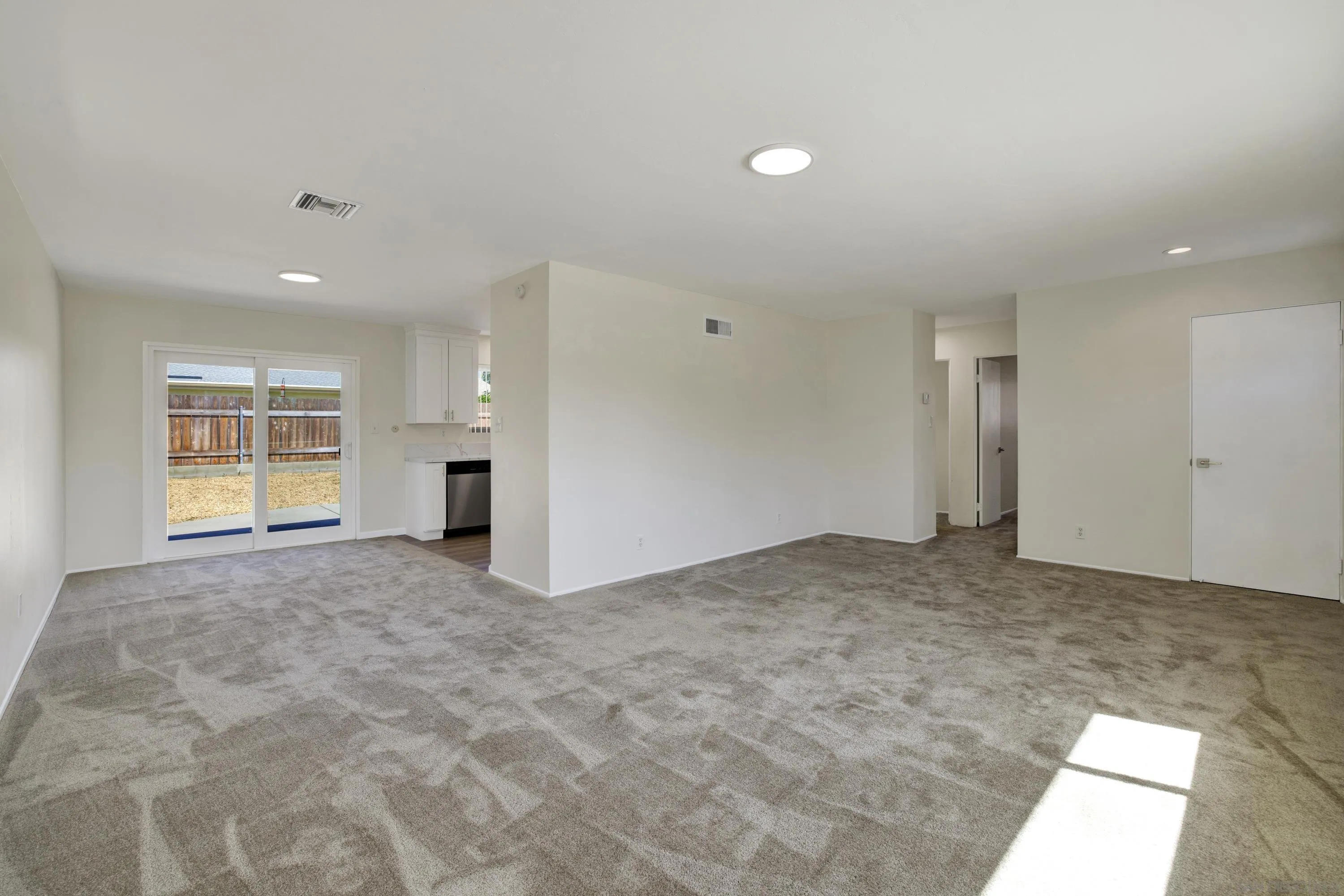 https://cdn.realtyfeed.com/cdn/127/260022770/b4b8ba88ccd9ce77e888d95fa2afb526.webp