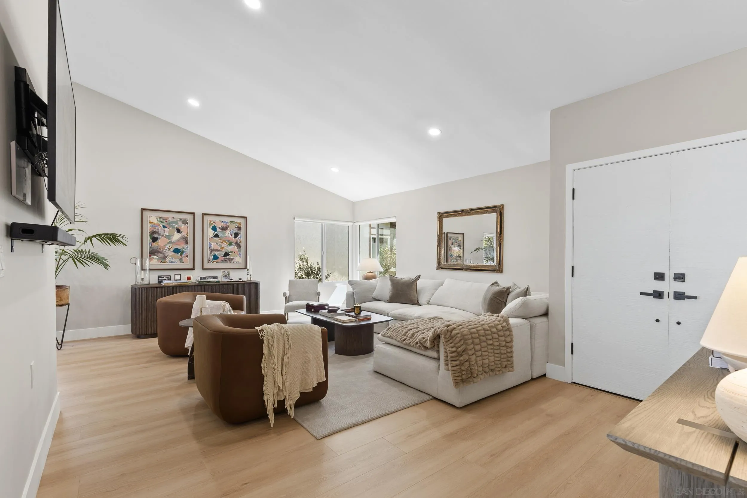 https://cdn.realtyfeed.com/cdn/127/260022771/51c848bb76b20ba522d693eca9af4830.webp