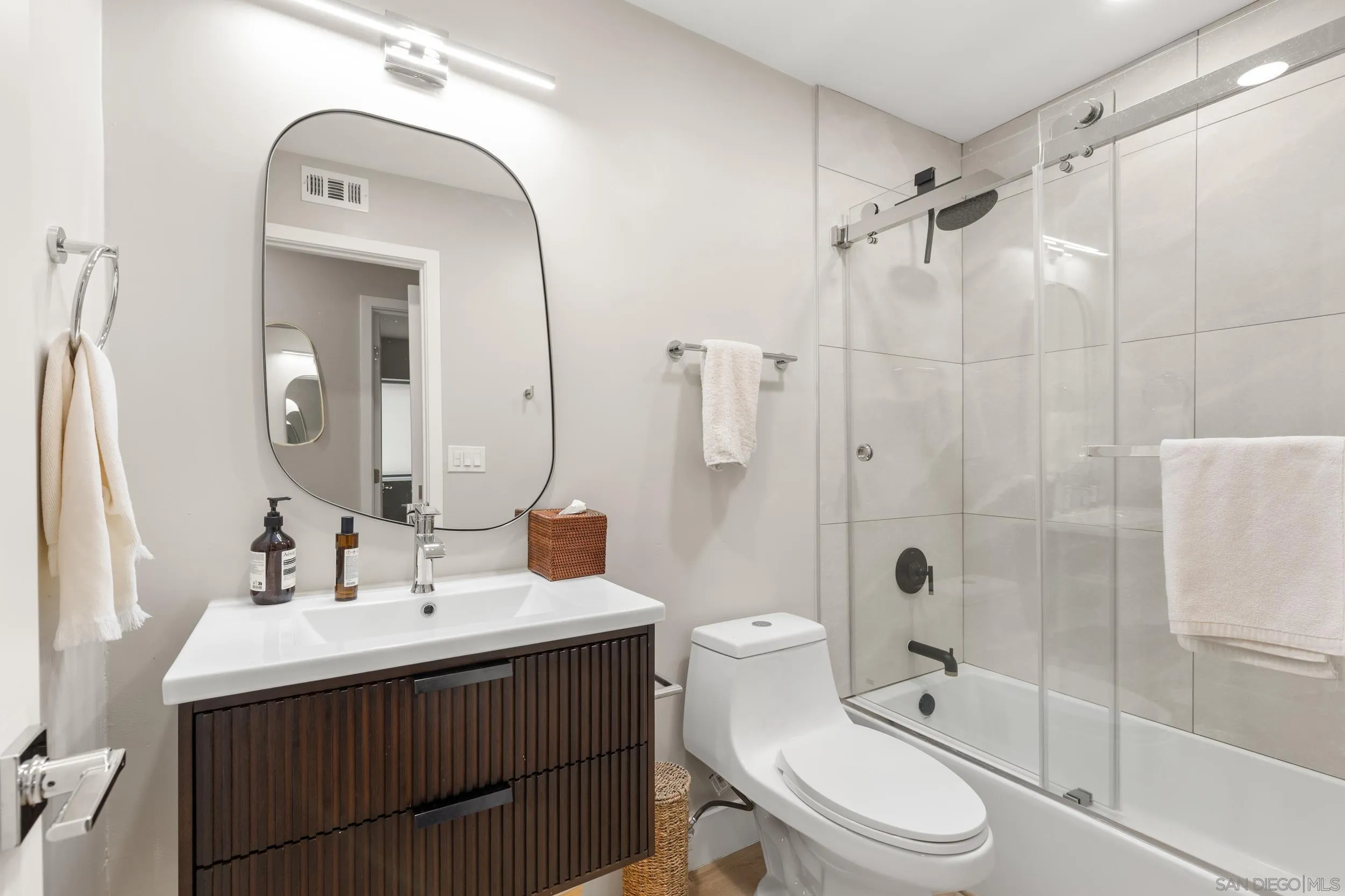 https://cdn.realtyfeed.com/cdn/127/260022771/a74ce828a2cc69e6835de5367eff7fb2.webp