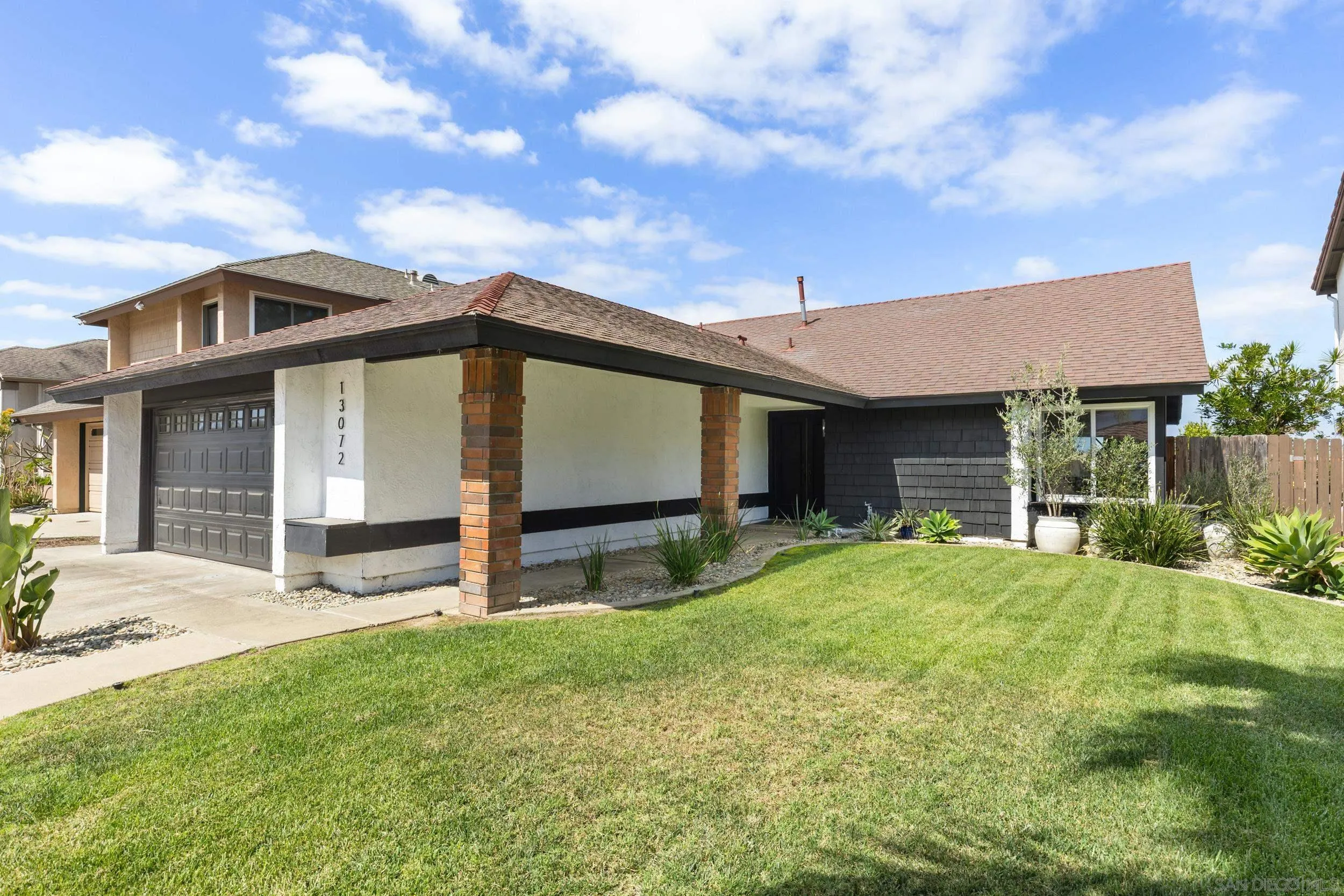 https://cdn.realtyfeed.com/cdn/127/260022771/af2adc2988ade4ef5a3752a066456e42.webp