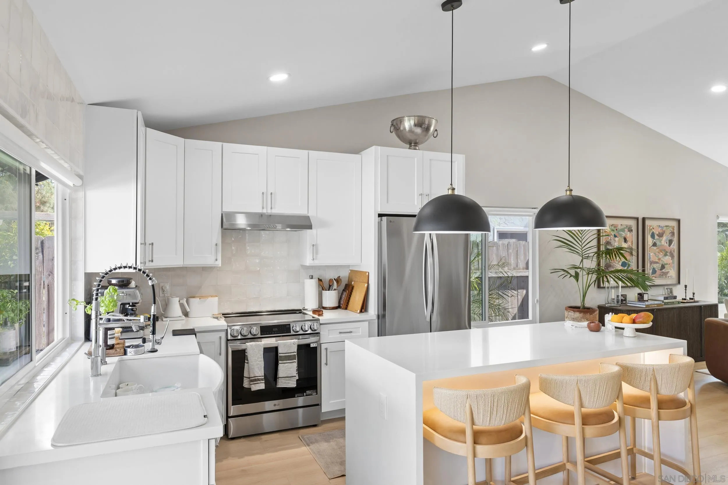 https://cdn.realtyfeed.com/cdn/127/260022771/b1a72f2fa0c71ba257bd48071c86dbd3.webp