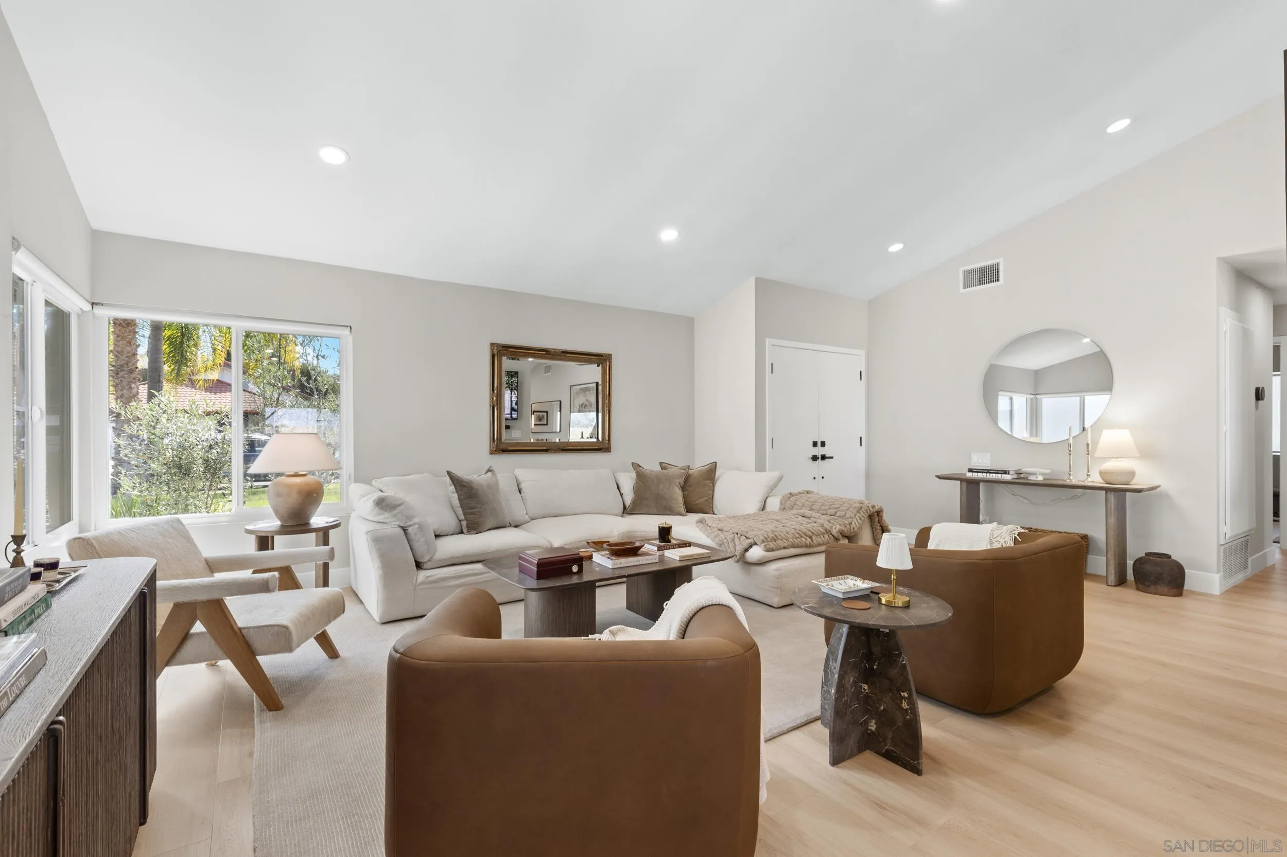 https://cdn.realtyfeed.com/cdn/127/260022771/e0fec4a0c2bcb0f5d5ccdeef38c71fb3.webp