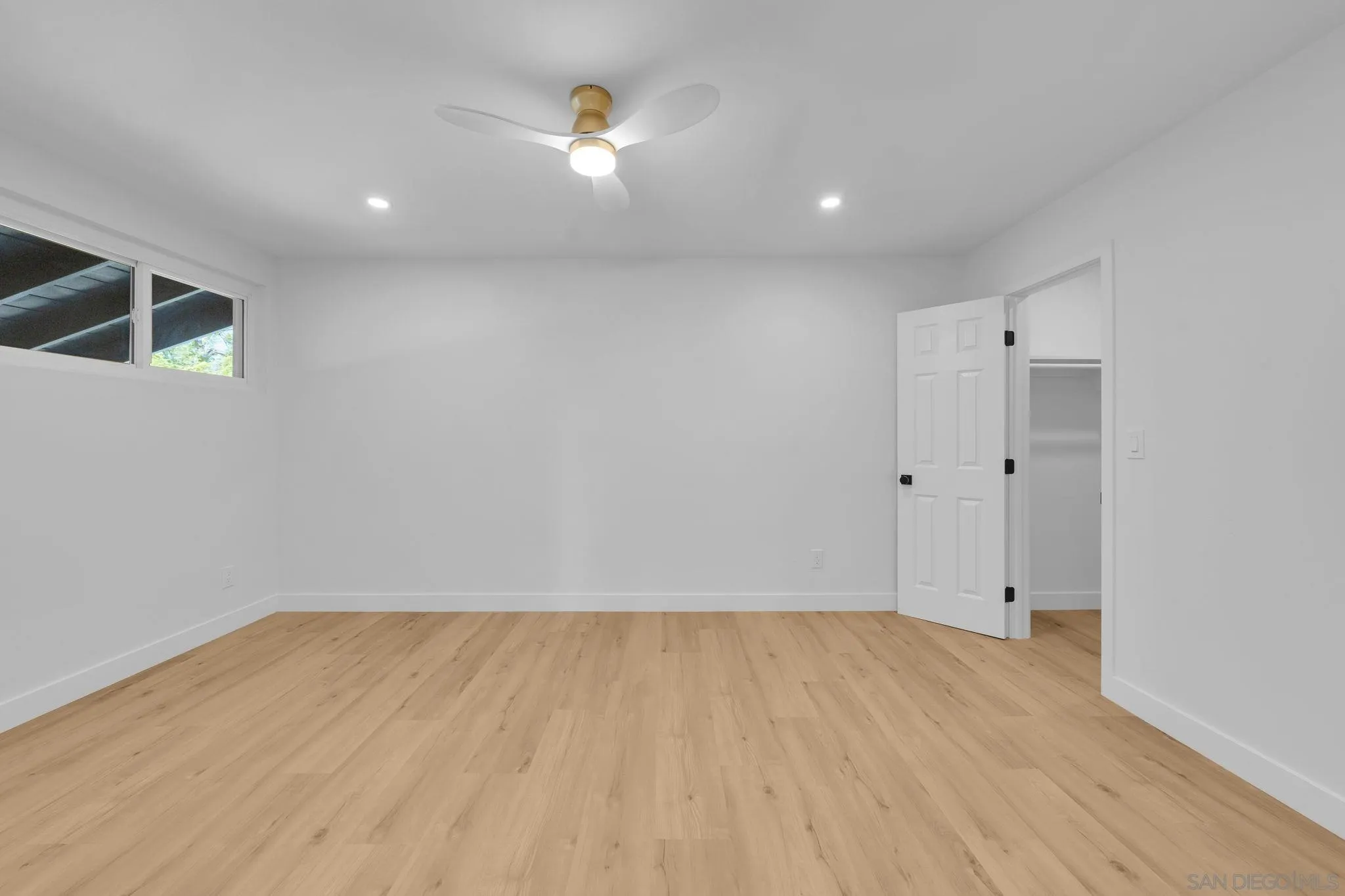 https://cdn.realtyfeed.com/cdn/127/260022776/196fb6a1357ecb8533f7c8692734b459.webp