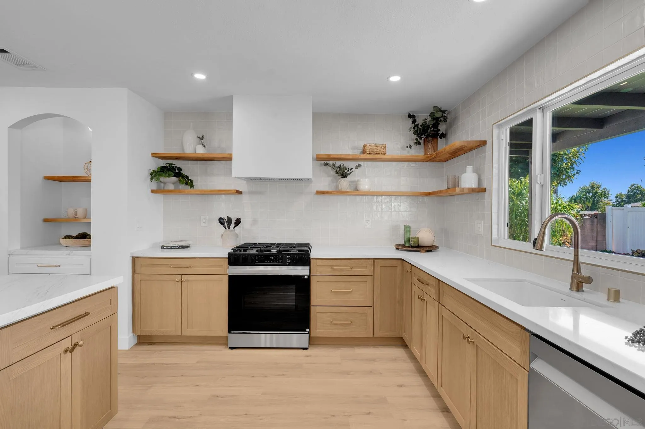 https://cdn.realtyfeed.com/cdn/127/260022776/6d34ffb18ea2ee9053a163bdfb4df7b2.webp