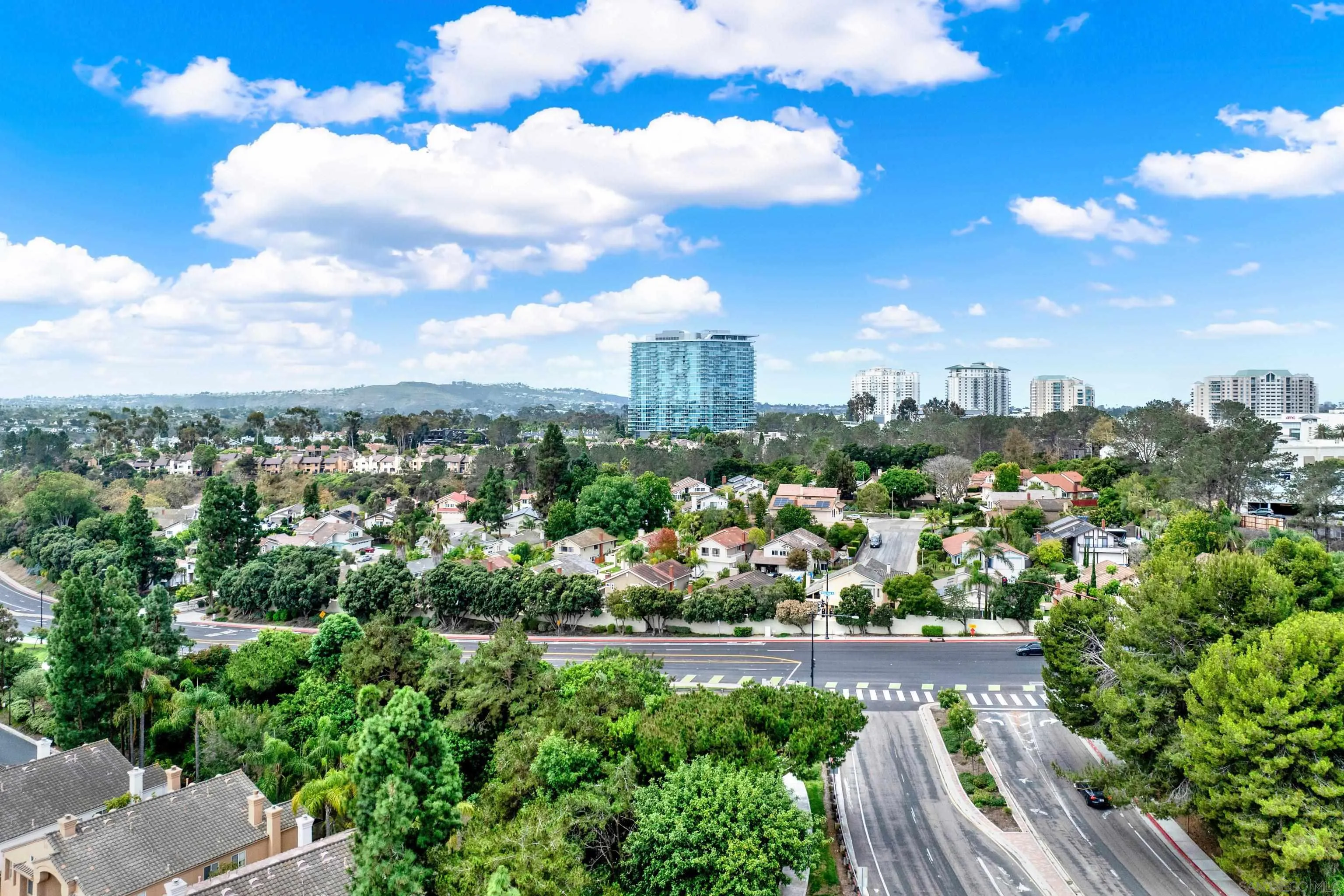 https://cdn.realtyfeed.com/cdn/127/260022777/22353526f9a4a07e43e7f6c58947a51c.webp