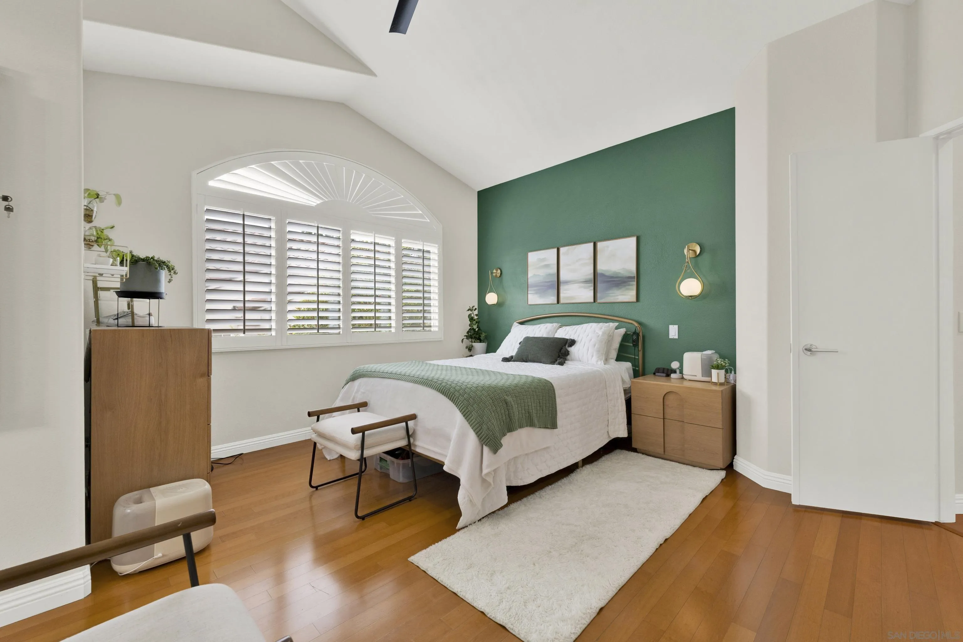 https://cdn.realtyfeed.com/cdn/127/260022777/54e251792820c5f39655059b40587dde.webp