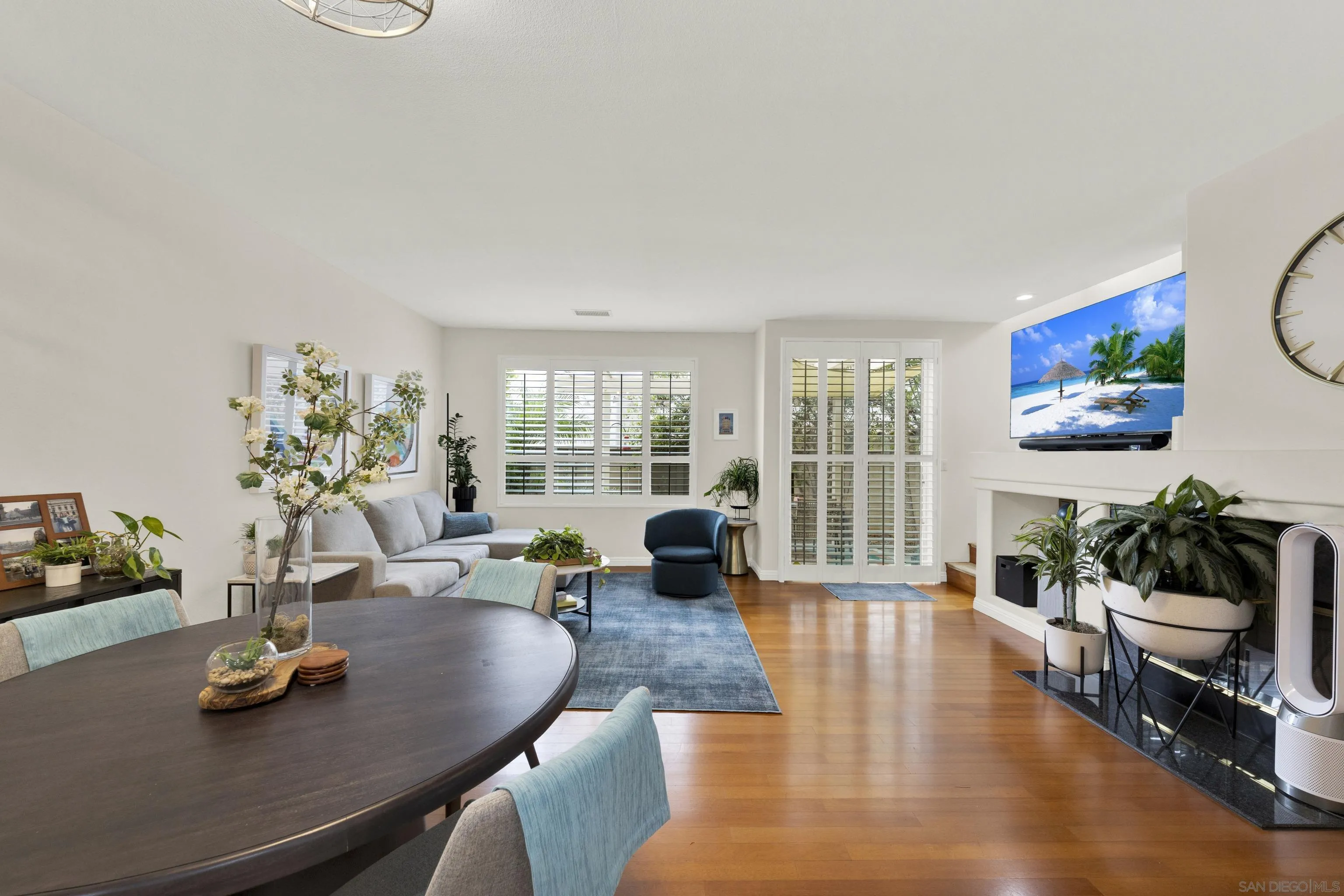 https://cdn.realtyfeed.com/cdn/127/260022777/879a5ecff538adc0afc969a3d2a34c7e.webp
