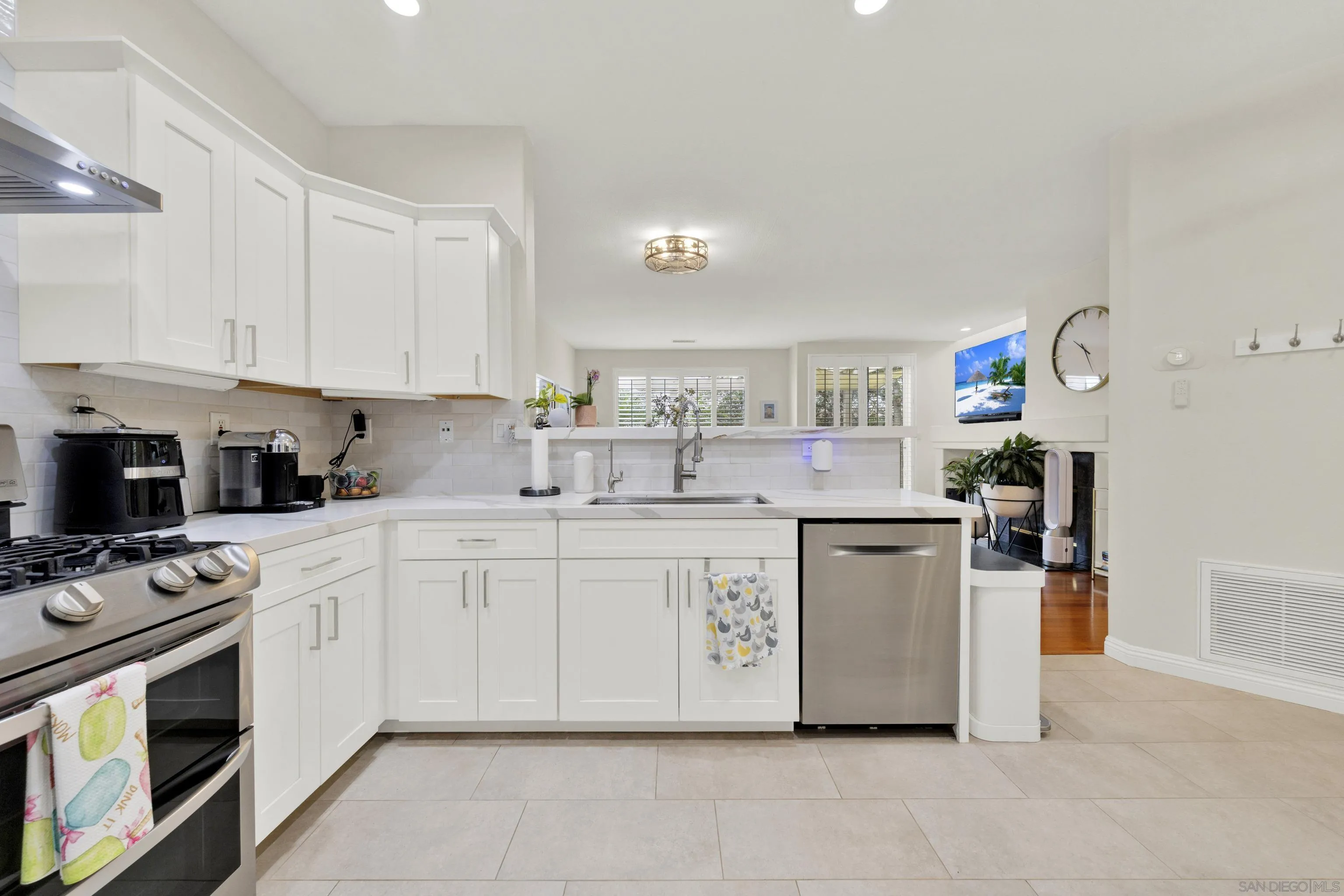 https://cdn.realtyfeed.com/cdn/127/260022777/a38fbd74675742bb28608d905a53211e.webp