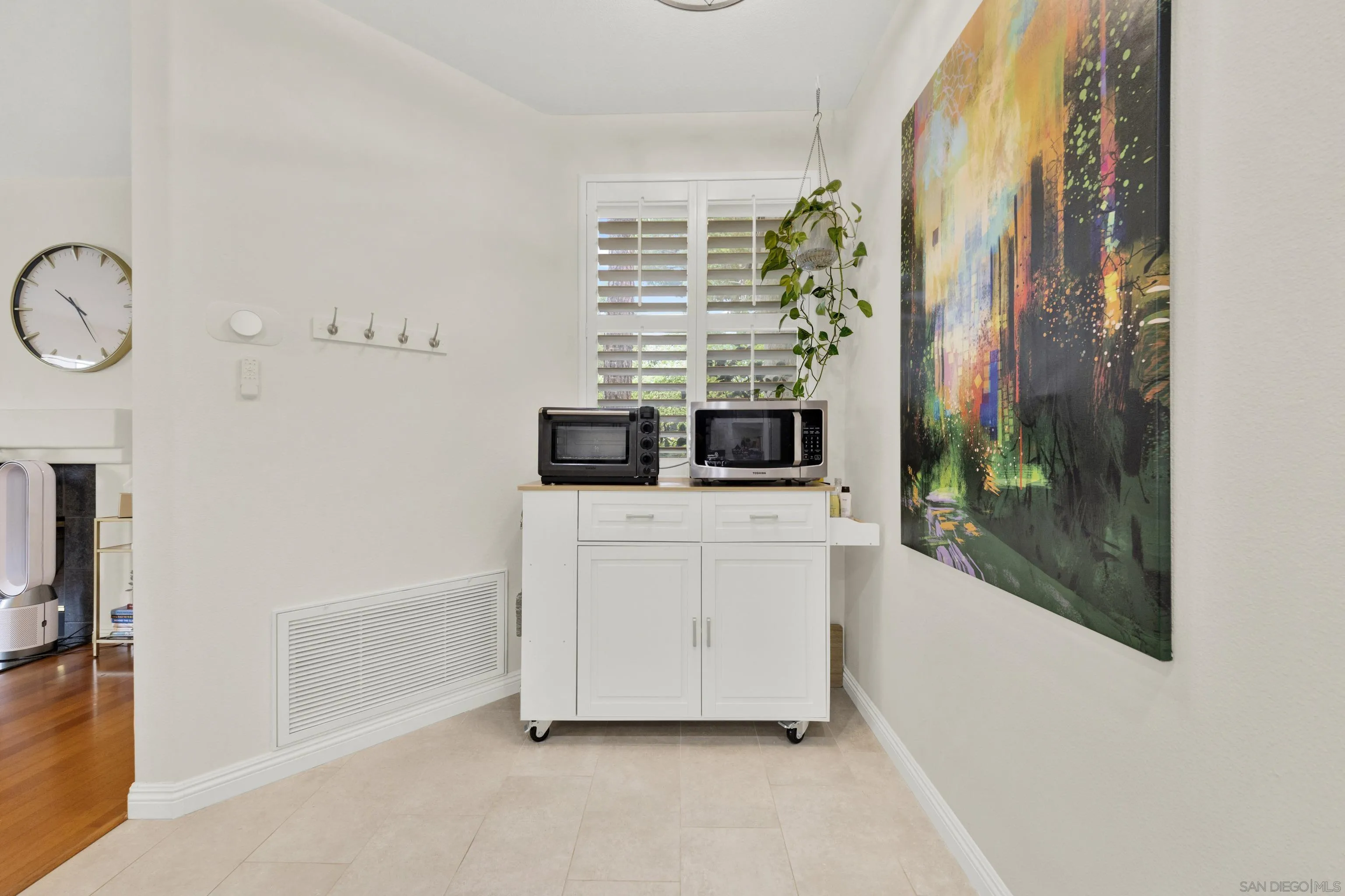 https://cdn.realtyfeed.com/cdn/127/260022777/c8b40e8b696fdce874d968ea582b065e.webp
