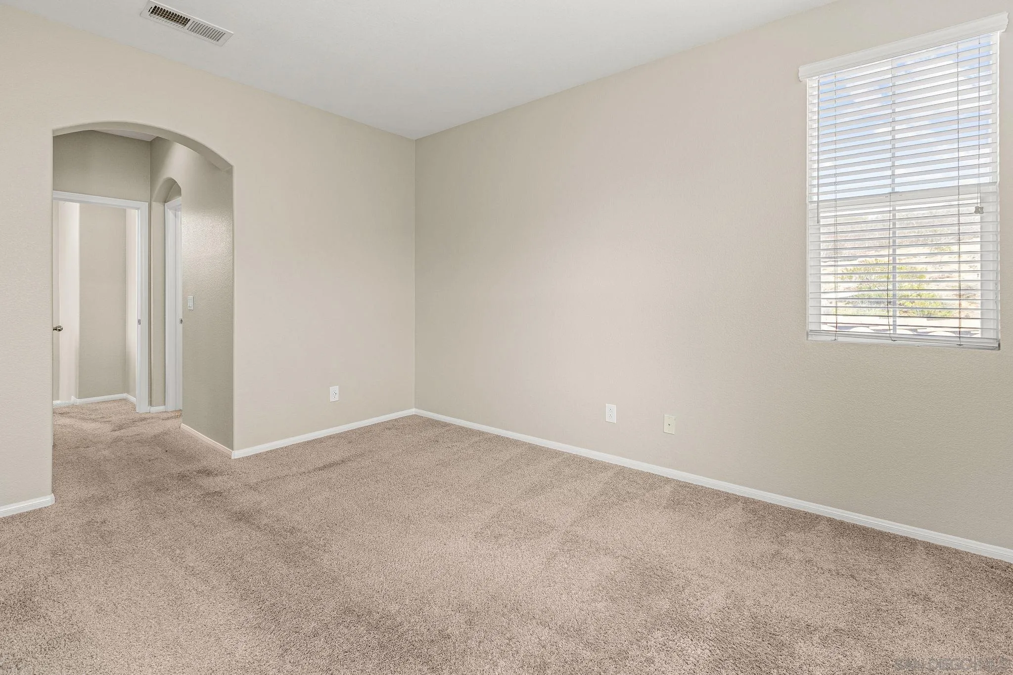 https://cdn.realtyfeed.com/cdn/127/260022785/0b324ad70d3f5669bbe0412ae4a8ea61.webp