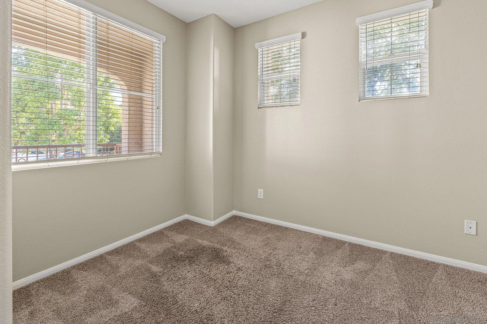 https://cdn.realtyfeed.com/cdn/127/260022785/342628990b5c8f2b480ca9ff93b9b0c9.webp