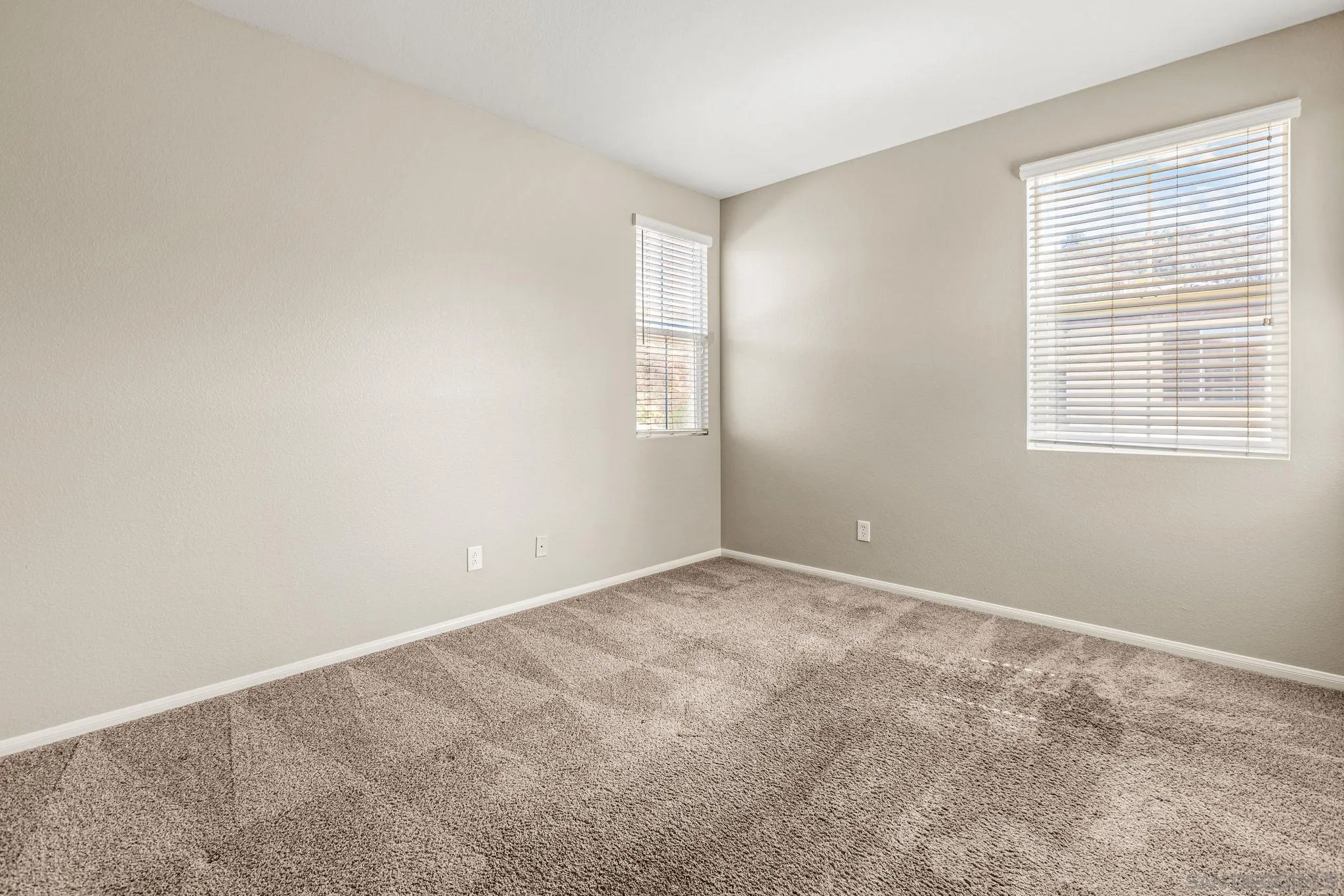 https://cdn.realtyfeed.com/cdn/127/260022785/abbae829b5c28078d7946da60c1ff53c.webp