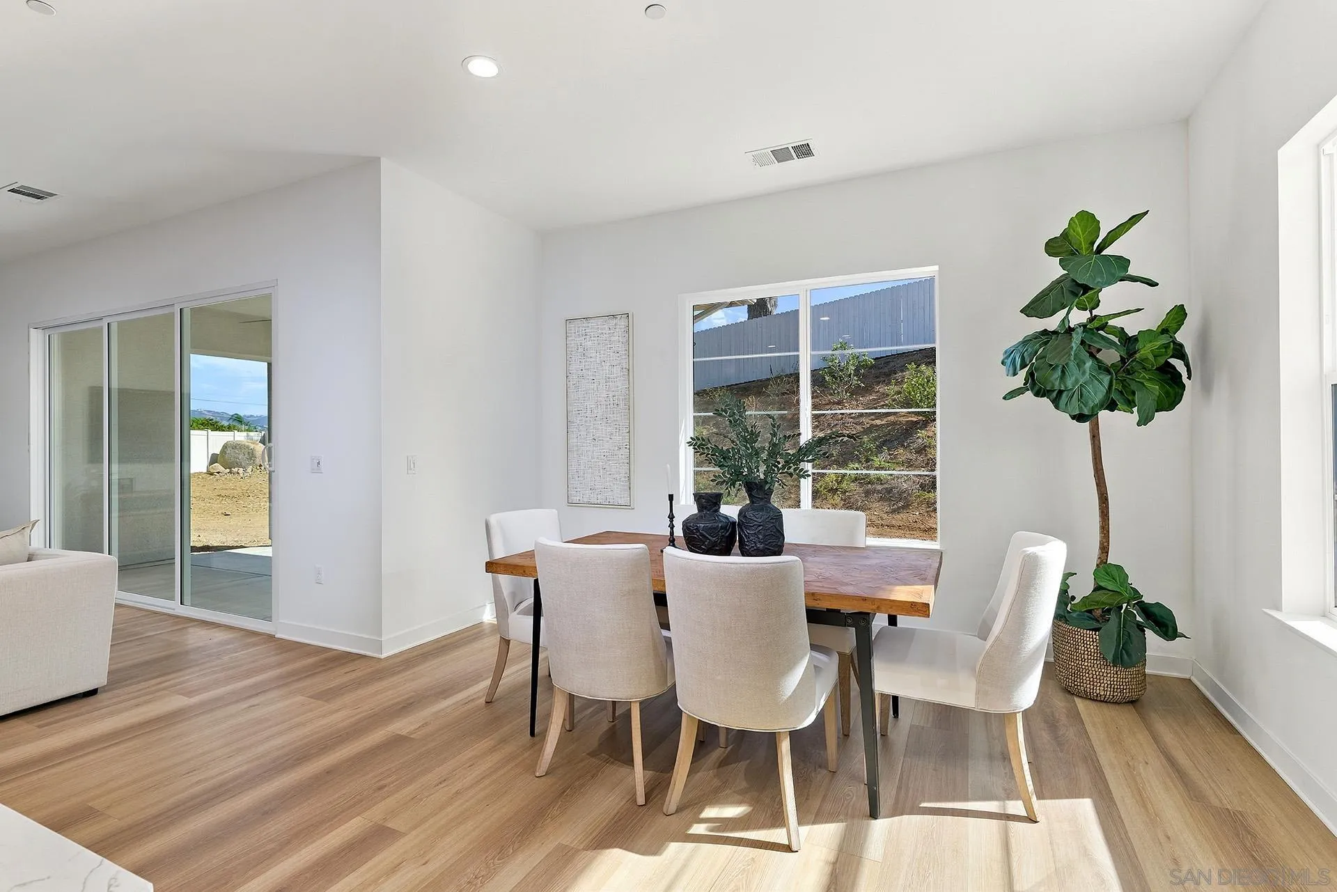 https://cdn.realtyfeed.com/cdn/127/260022787/00163734770f92cc6a824df139ed0387.webp