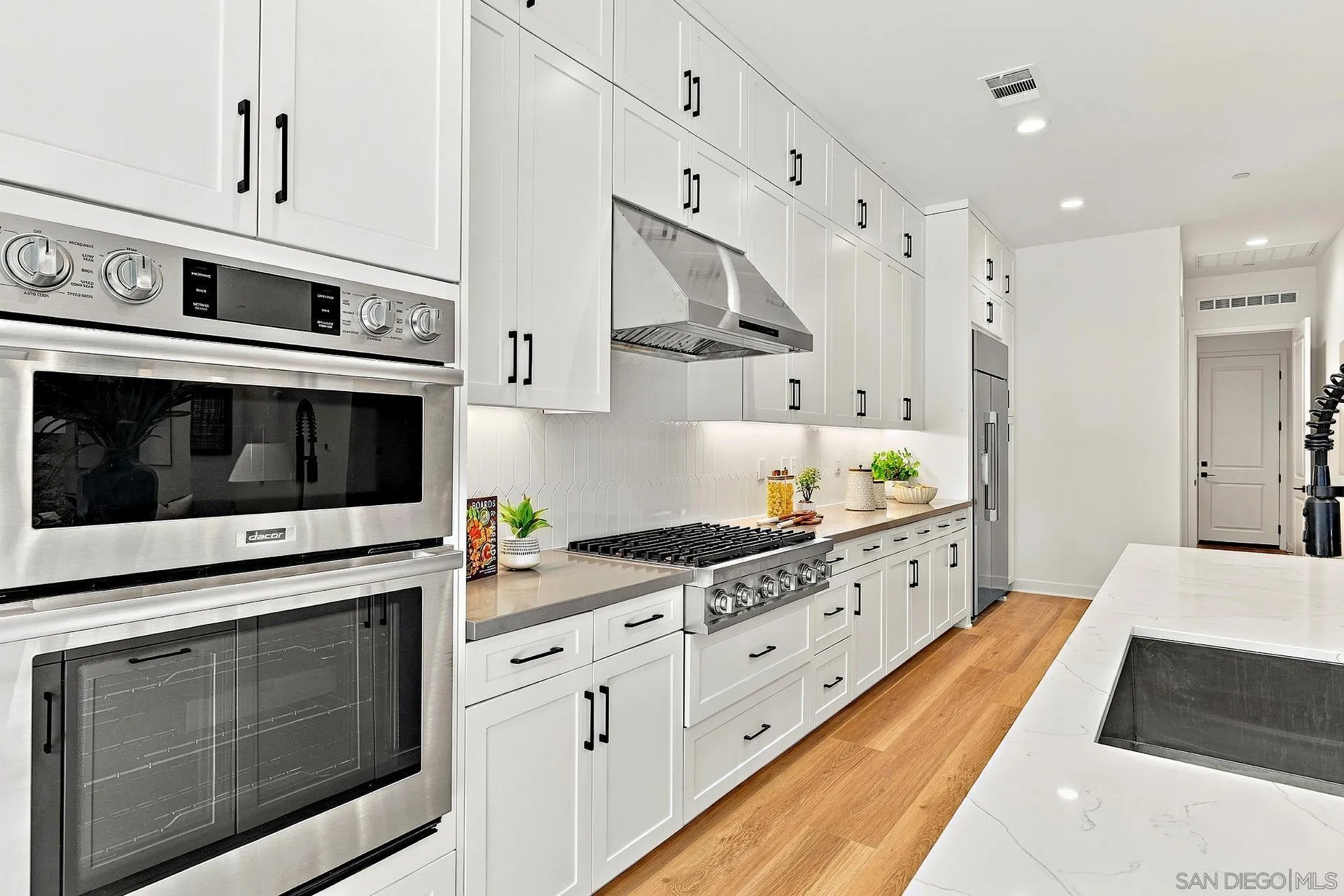 https://cdn.realtyfeed.com/cdn/127/260022787/062c8debf9edb8dda8a2f69d92321aa6.webp