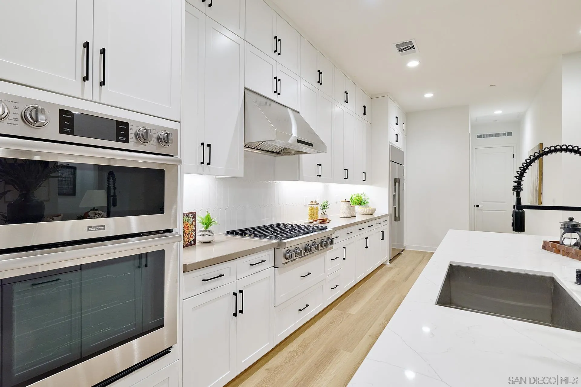 https://cdn.realtyfeed.com/cdn/127/260022787/29afbfad443acff5cac61b5b8a02a9f5.webp