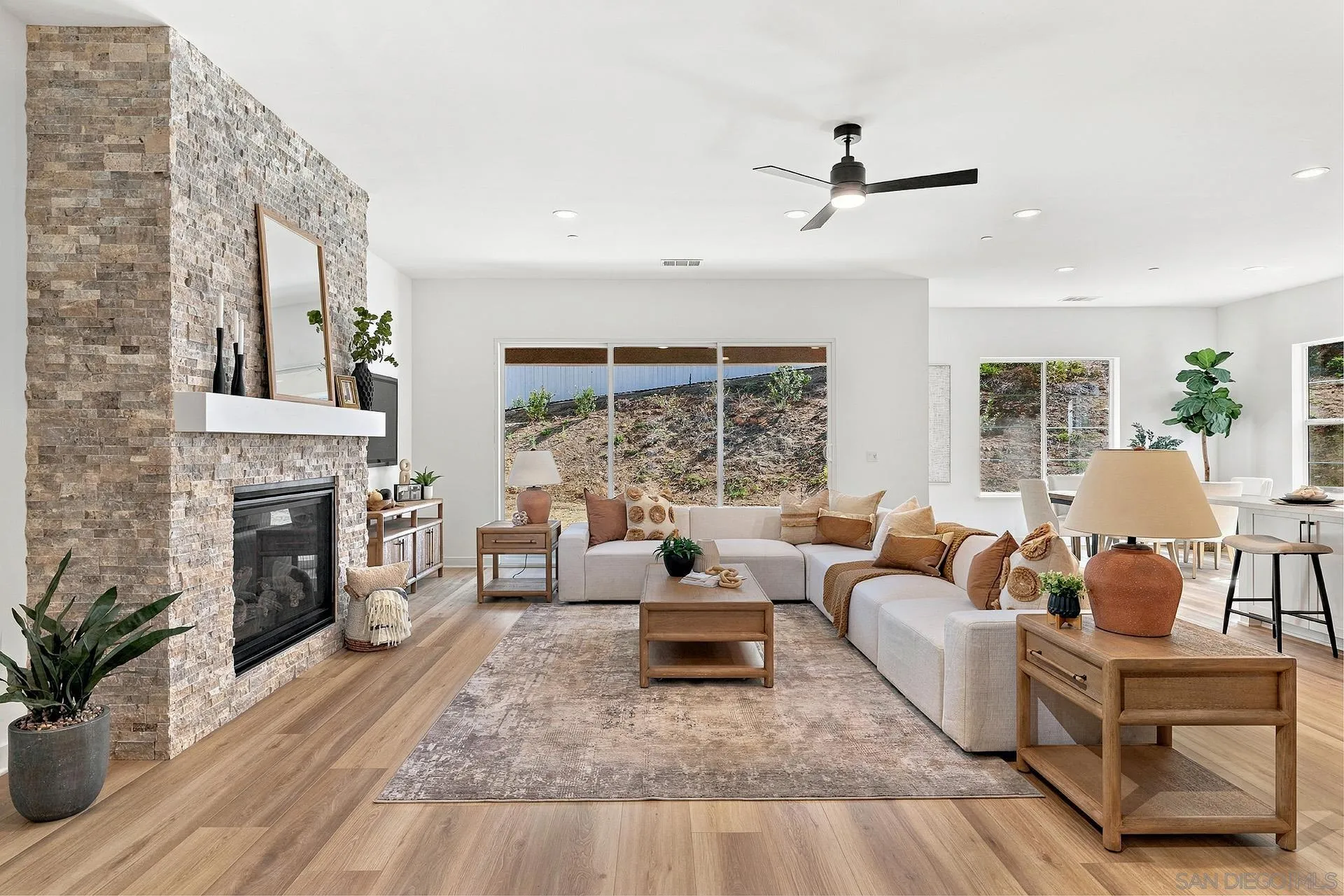 https://cdn.realtyfeed.com/cdn/127/260022787/45eb2e6a173b8bb96933e5ab285ce654.webp