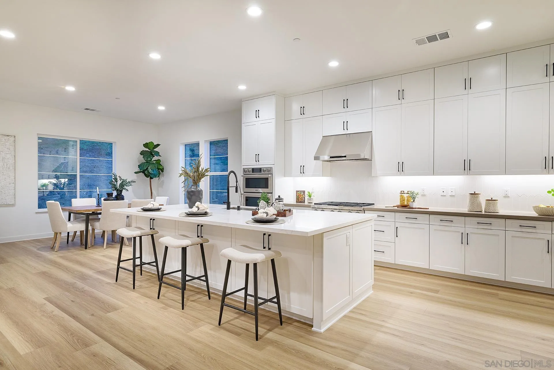 https://cdn.realtyfeed.com/cdn/127/260022787/5f43af391d80f42fd45aed16d8f2ca77.webp