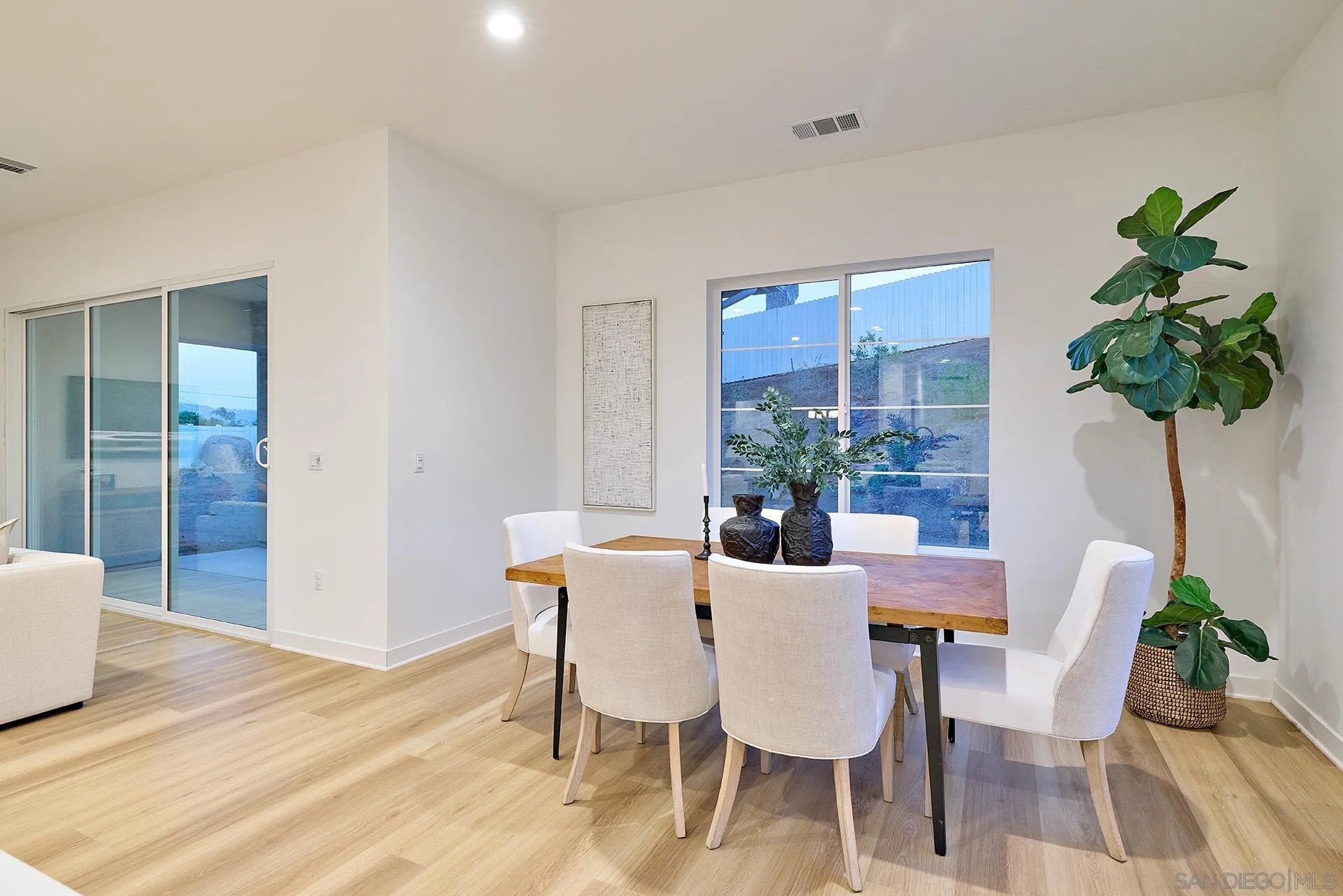 https://cdn.realtyfeed.com/cdn/127/260022787/87cc494f93d30bad1906bed870463a40.webp