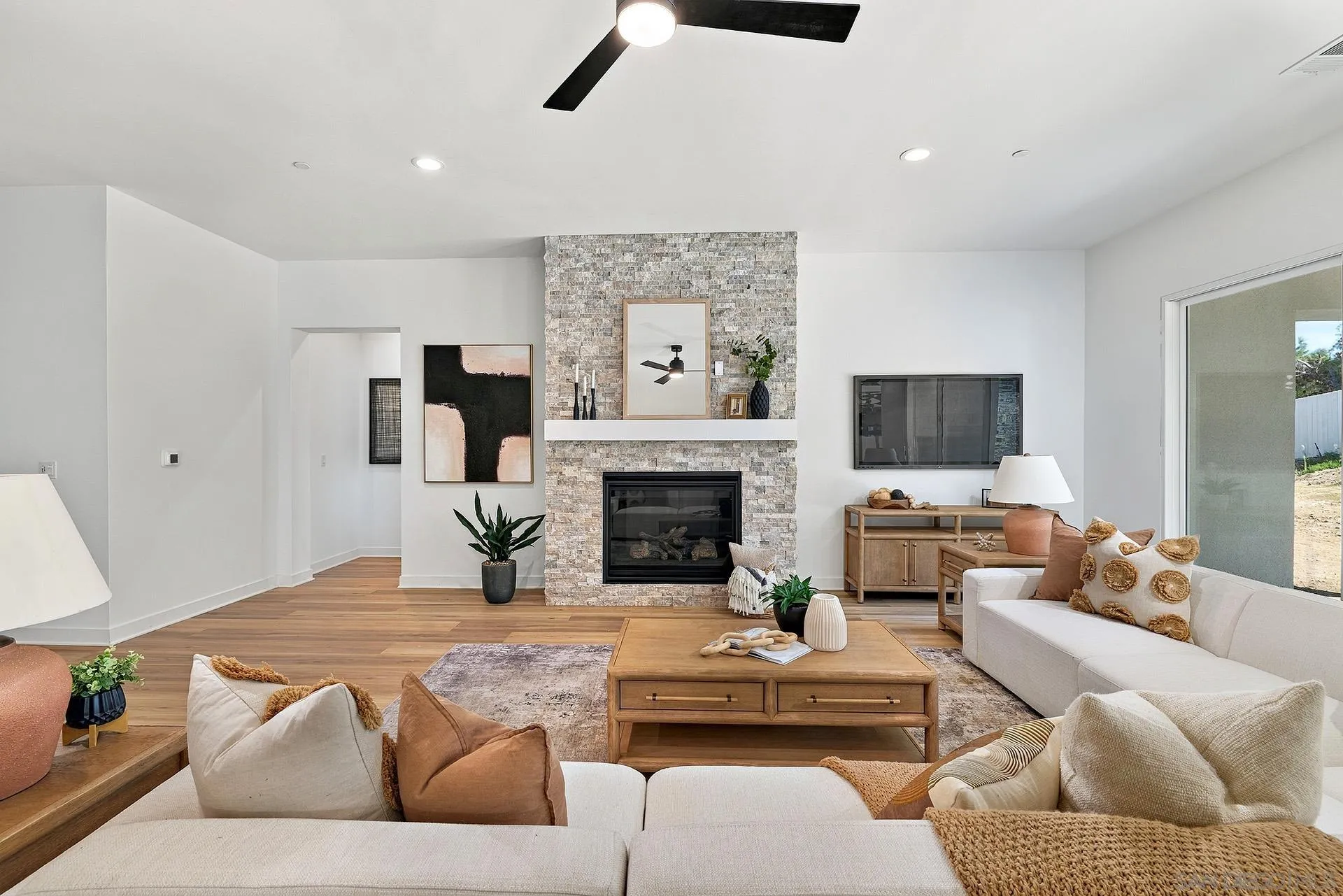 https://cdn.realtyfeed.com/cdn/127/260022787/9c0cd218ffa70cc6fa25bebf8b6cfdc4.webp