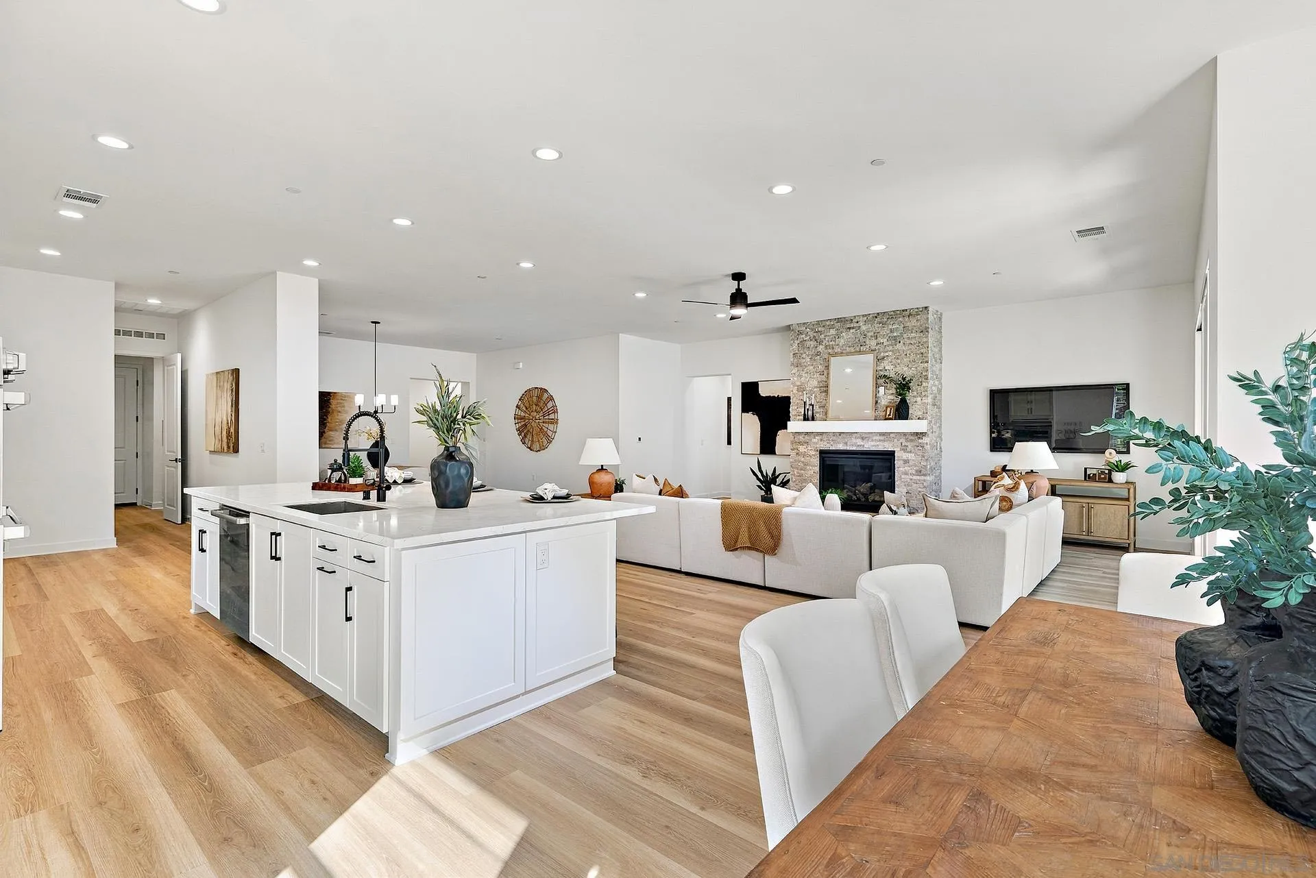 https://cdn.realtyfeed.com/cdn/127/260022787/bdc85742b24b6634d9036ea886456958.webp