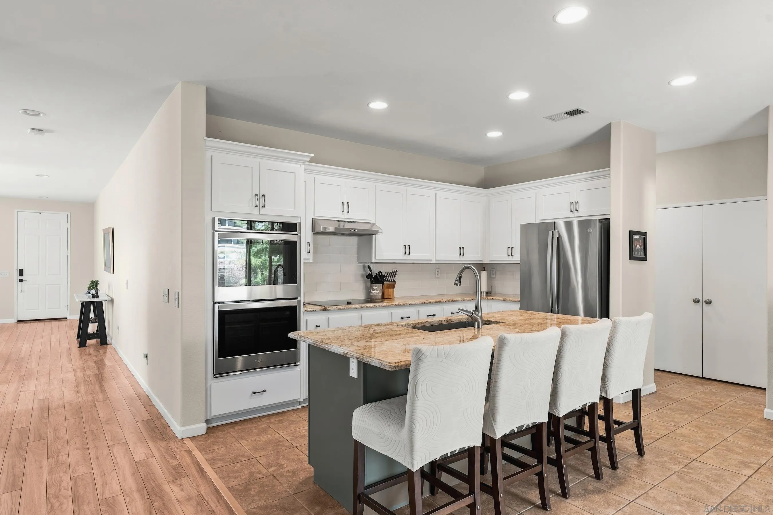 https://cdn.realtyfeed.com/cdn/127/260022788/0acf77b90bb81f12ad35554c5e4224de.webp
