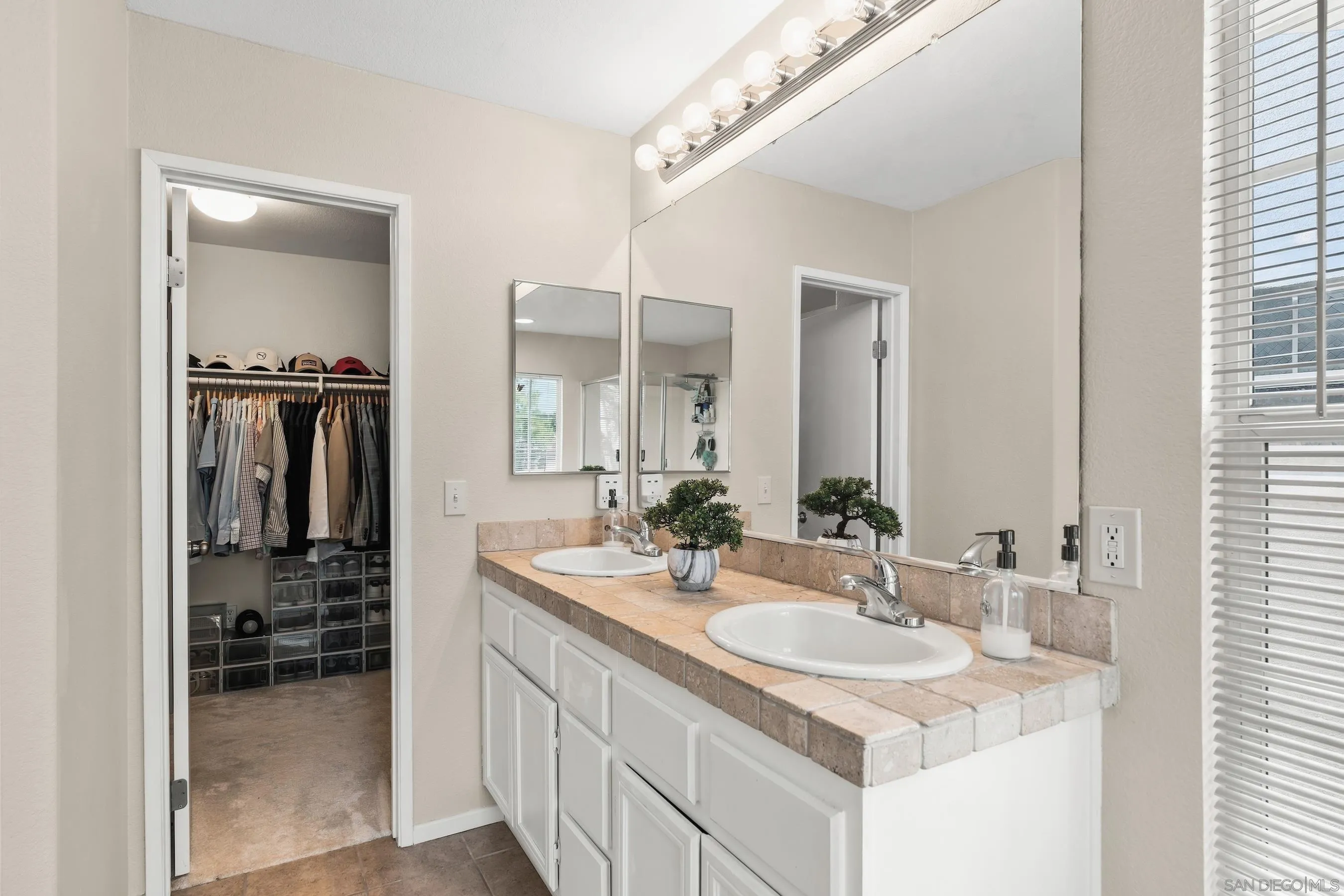 https://cdn.realtyfeed.com/cdn/127/260022788/facddaa11ef6f6ac3f75dbd50390e420.webp