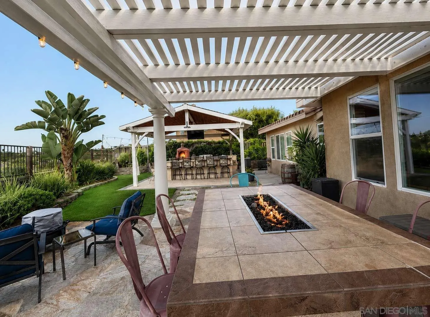 https://cdn.realtyfeed.com/cdn/127/260022795/06f3828a3e887076c9becd2d8daf629c.webp