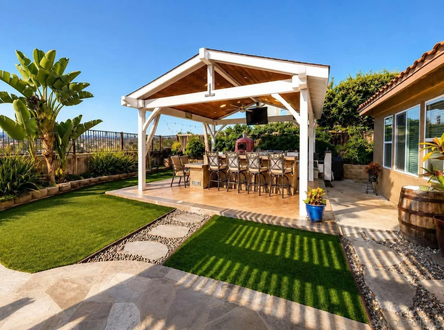https://cdn.realtyfeed.com/cdn/127/260022795/2ba954fc4b09e17f80ef1e95ed31e40c.webp