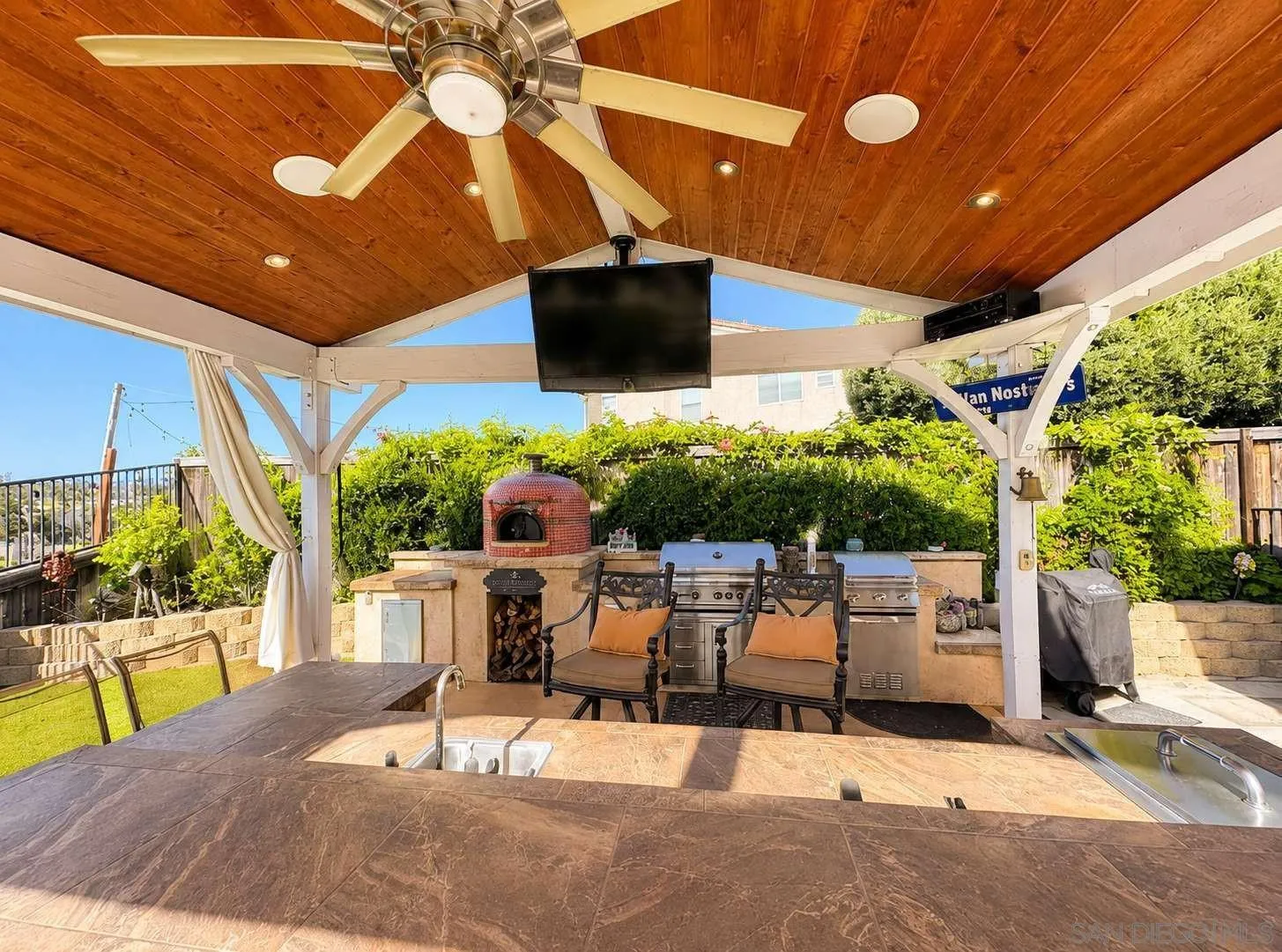 https://cdn.realtyfeed.com/cdn/127/260022795/38040a53655bca8325049270f2d977e5.webp