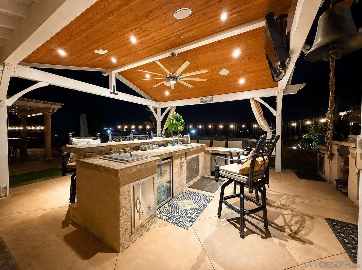https://cdn.realtyfeed.com/cdn/127/260022795/87f3b163aa5ffc7a1755ec59be474435.webp