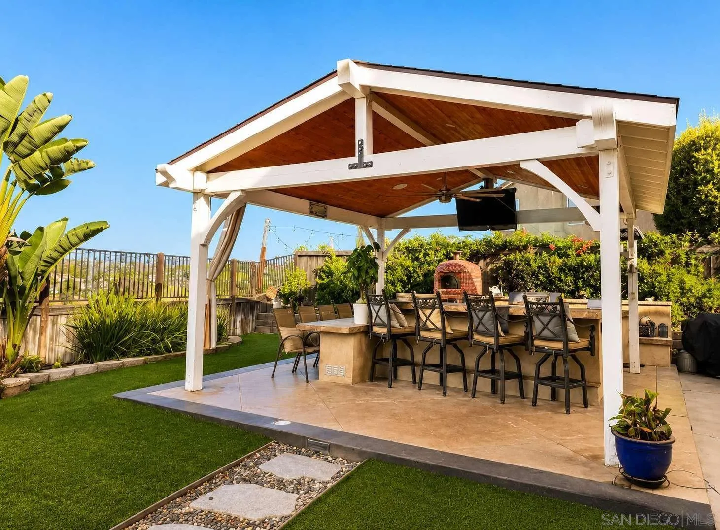https://cdn.realtyfeed.com/cdn/127/260022795/909d72c74f693344e0cb0791a5d9ab8b.webp