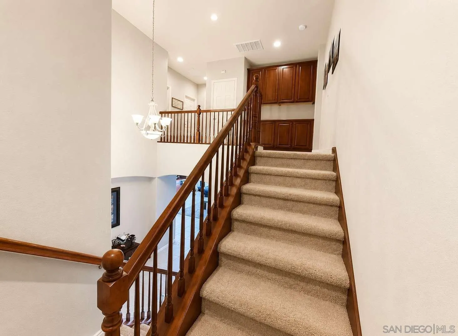 https://cdn.realtyfeed.com/cdn/127/260022795/b58b6725384bf805f594440f0209d5f2.webp