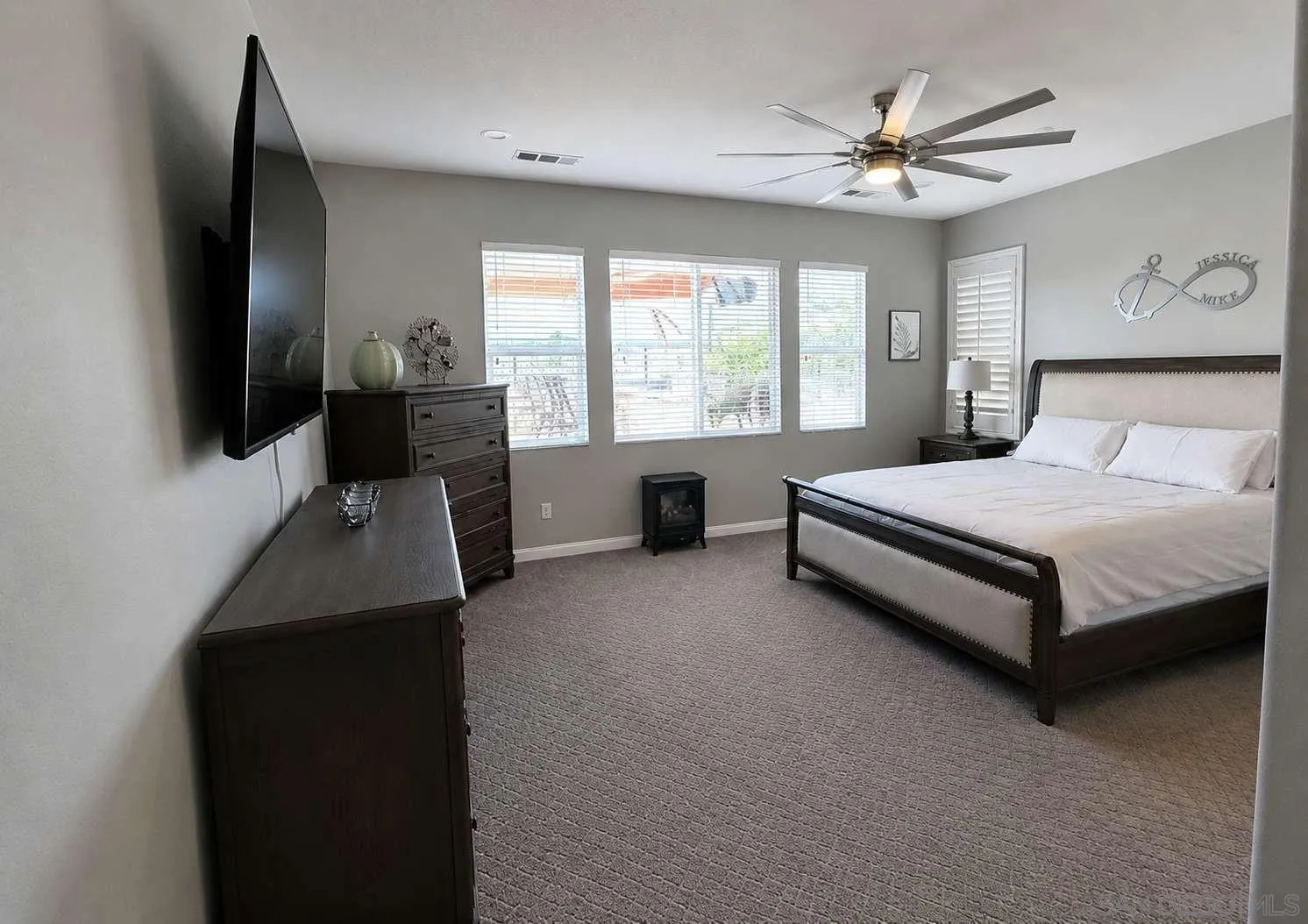 https://cdn.realtyfeed.com/cdn/127/260022795/c2734f93adb8ae0682962913e2bda169.webp
