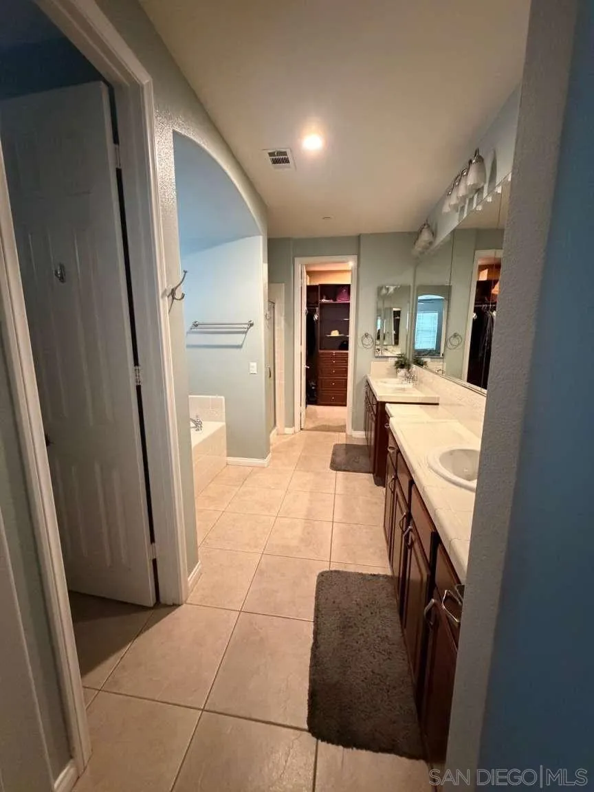 https://cdn.realtyfeed.com/cdn/127/260022795/f4d13c0357c6ceda00bbc126f815c4c9.webp