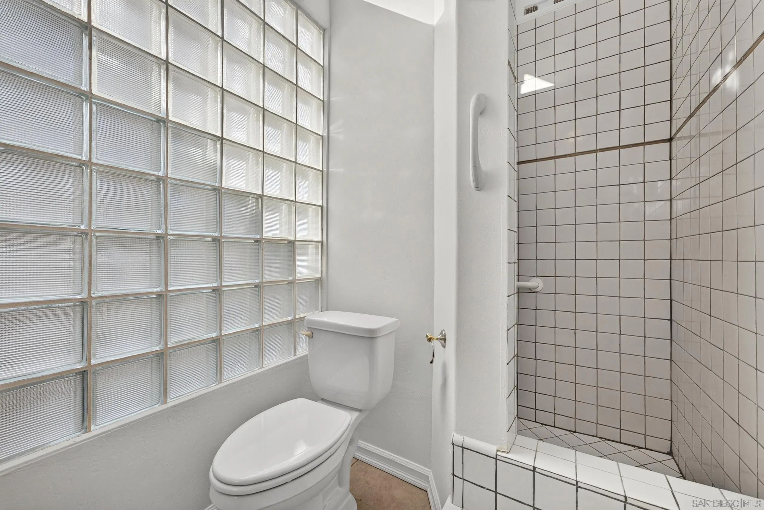 https://cdn.realtyfeed.com/cdn/127/260022796/1399bdf711cb37bc2765583697ff633f.webp