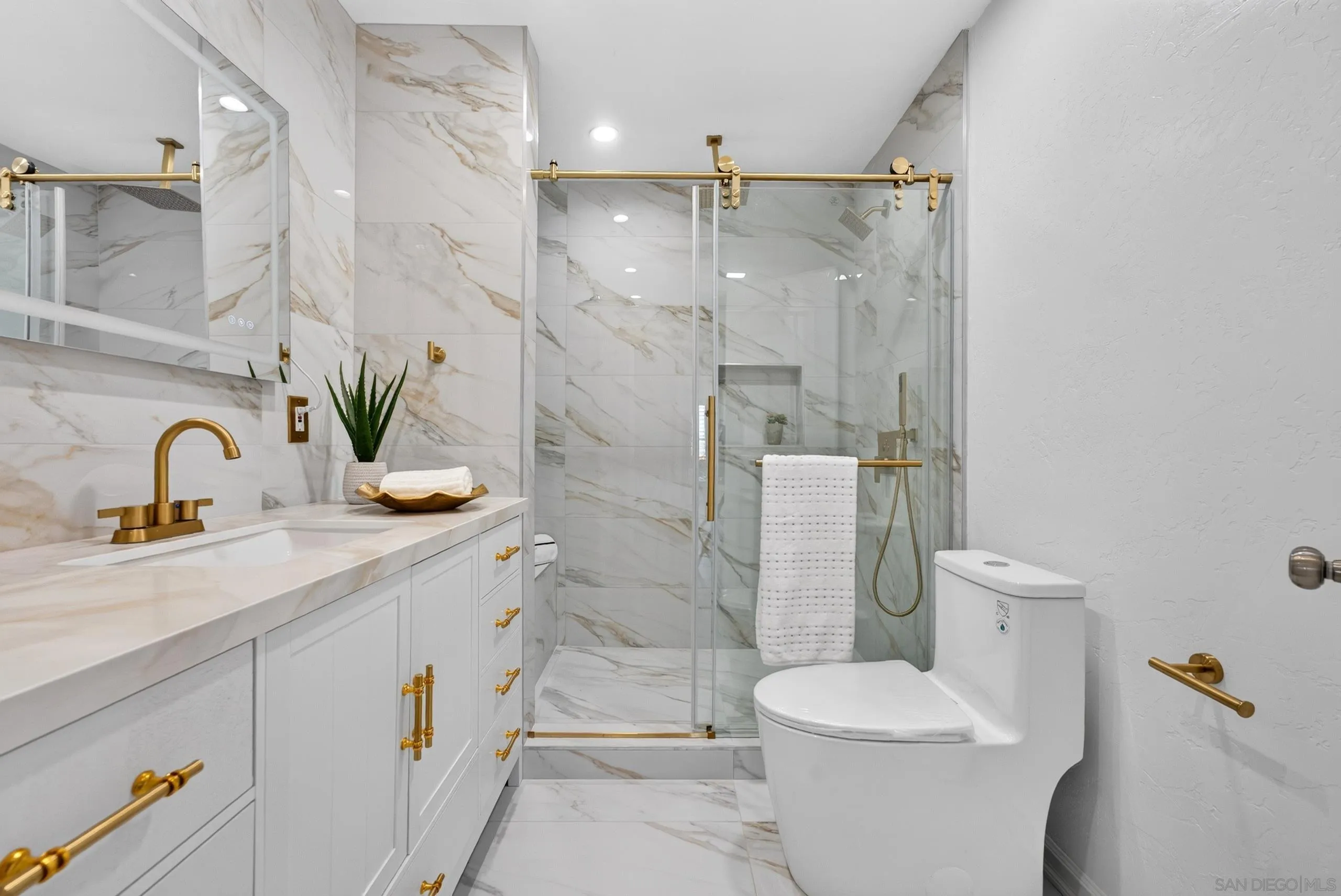 https://cdn.realtyfeed.com/cdn/127/260022796/2800569020408a0b7b1589e4656bbd1f.webp