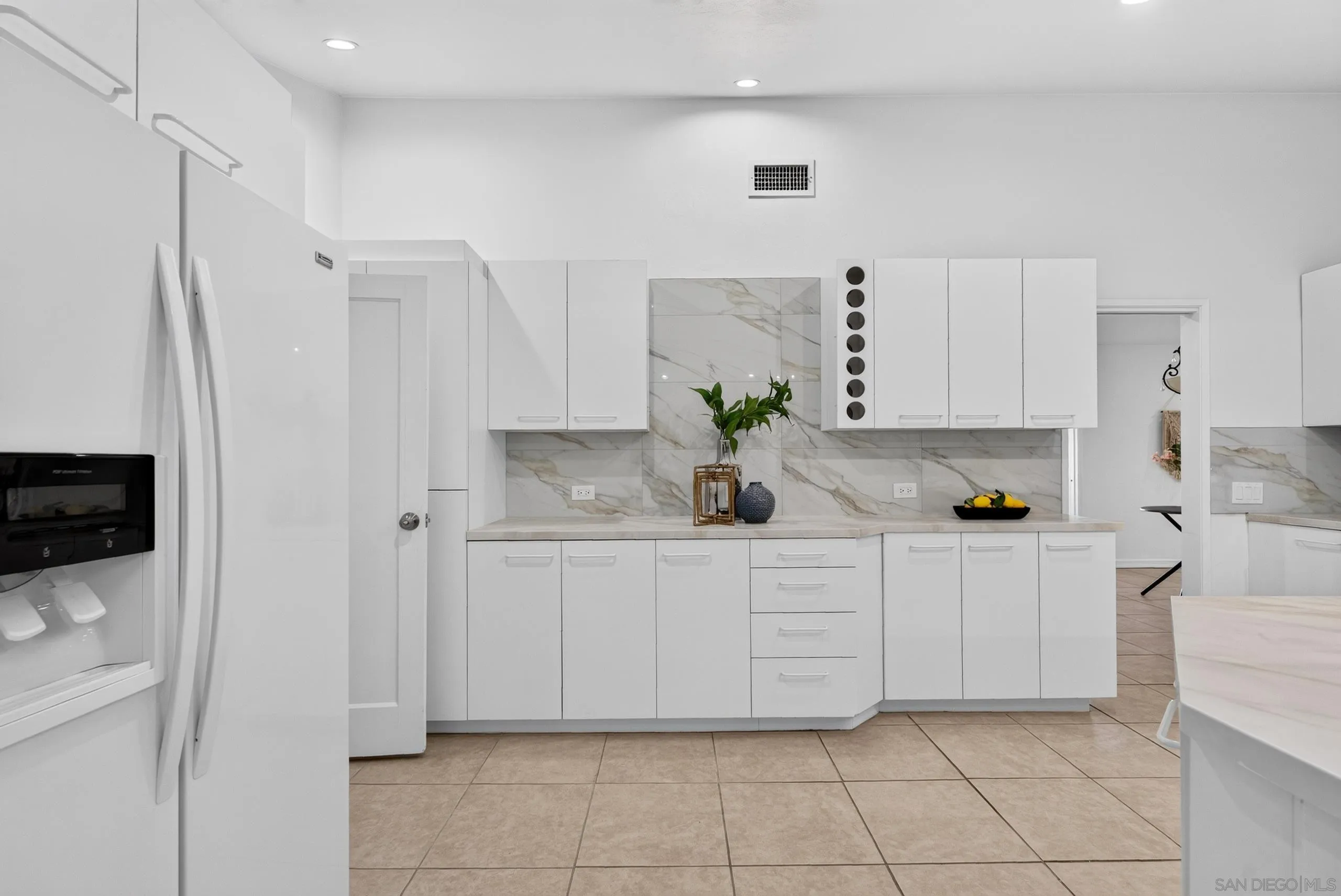 https://cdn.realtyfeed.com/cdn/127/260022796/84166cf4552df96e6db37b75e09dbdbf.webp