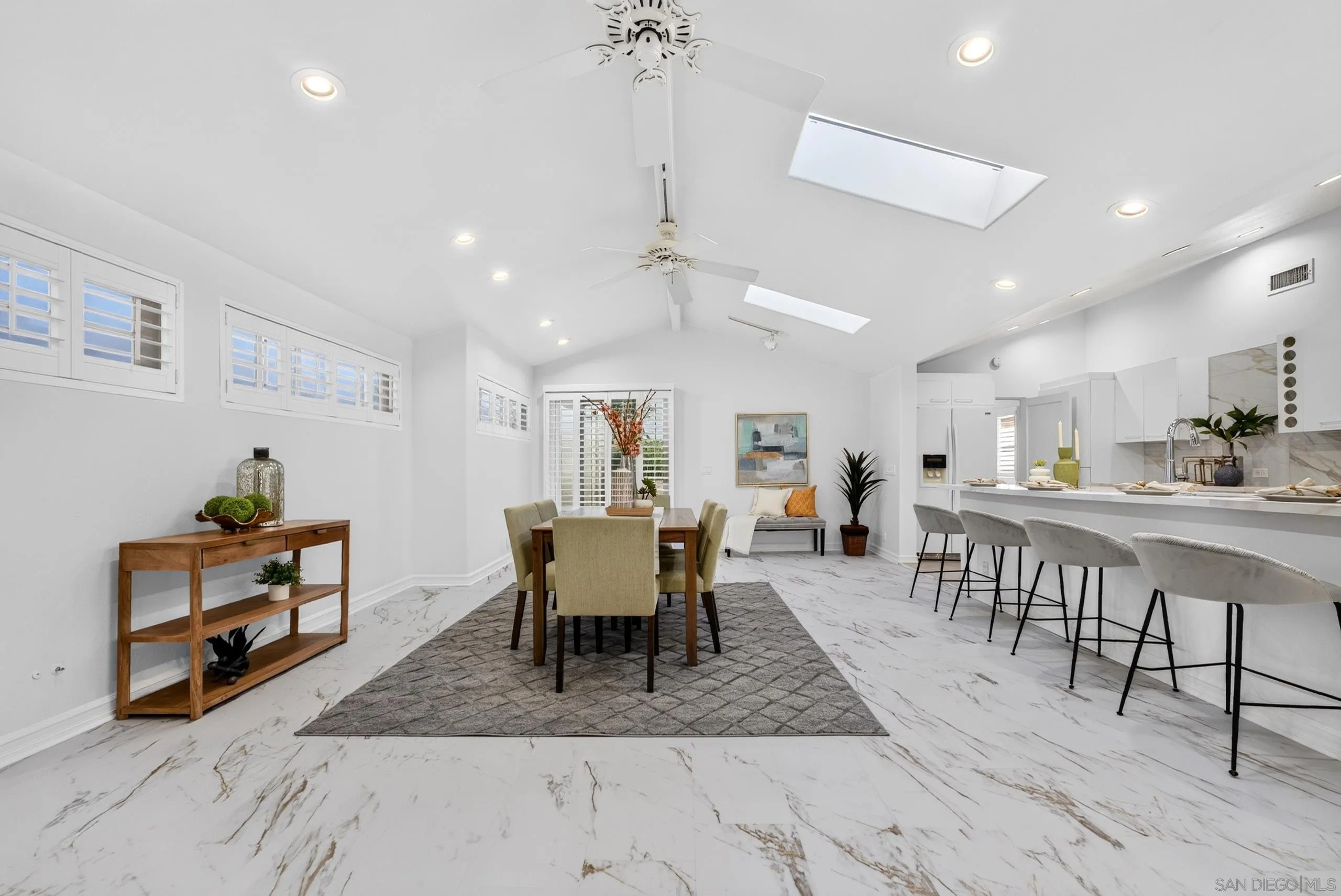 https://cdn.realtyfeed.com/cdn/127/260022796/913290899dd4dac385545801175c886c.webp