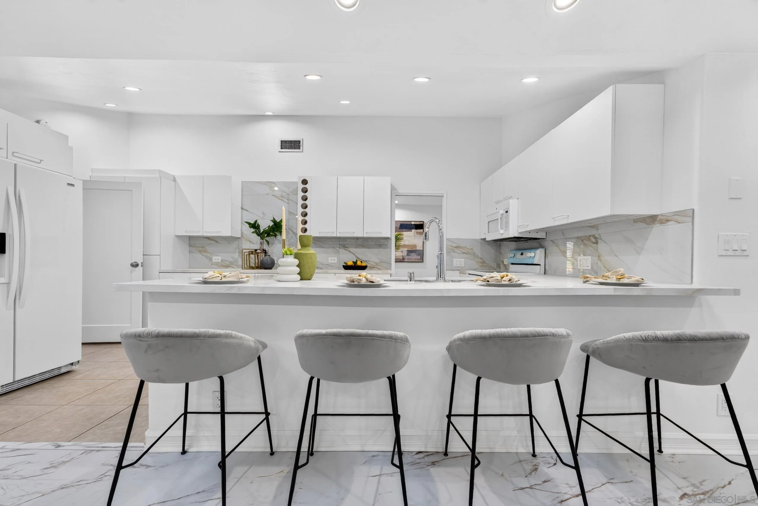 https://cdn.realtyfeed.com/cdn/127/260022796/cb7660863de6a5a2c09346dbb324957d.webp