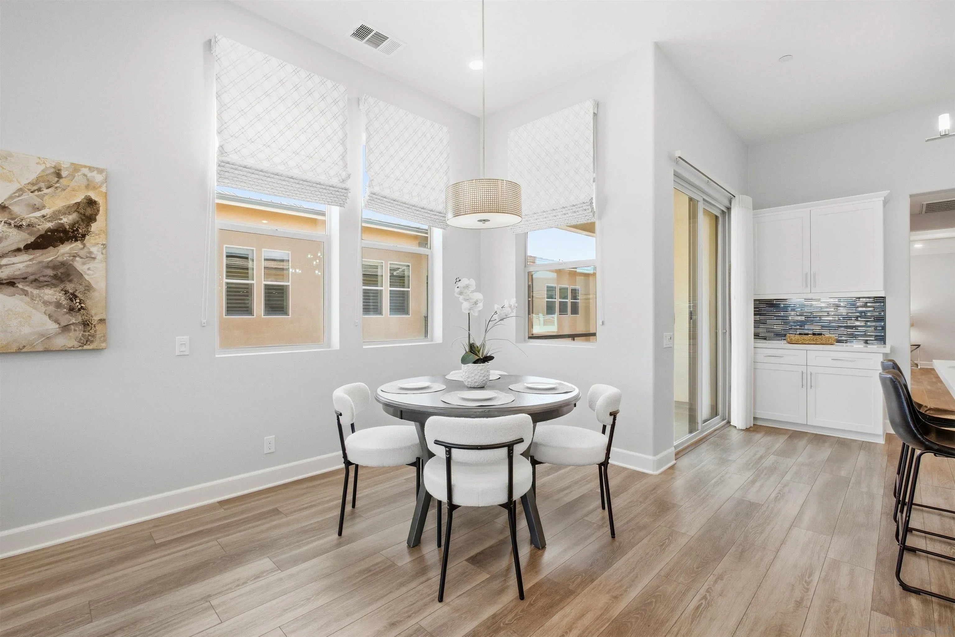 https://cdn.realtyfeed.com/cdn/127/260022801/09c0fa8eb559a3c08e82896690dec3aa.webp