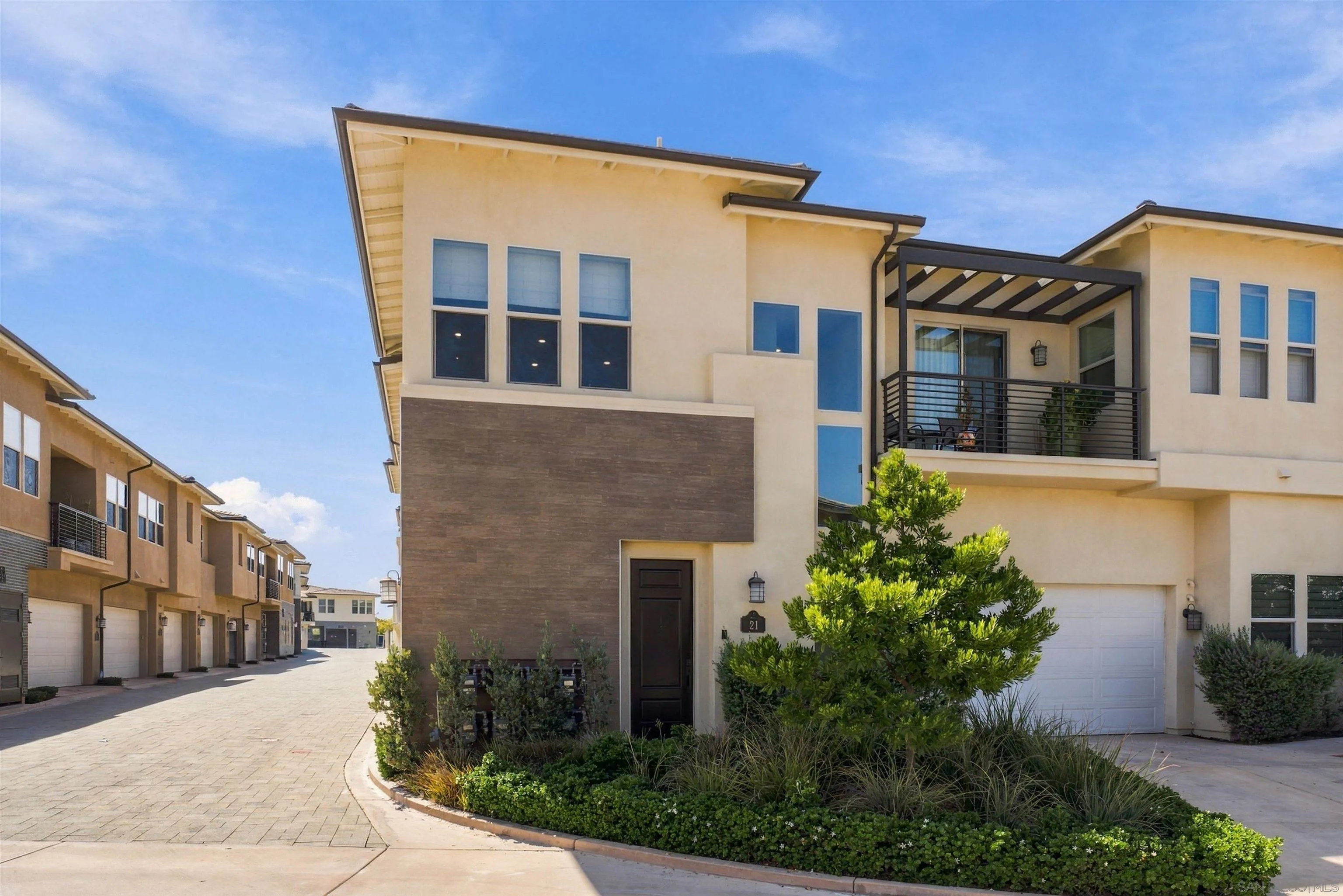 https://cdn.realtyfeed.com/cdn/127/260022801/1d4e05ec0085506326267fc6156f1394.webp