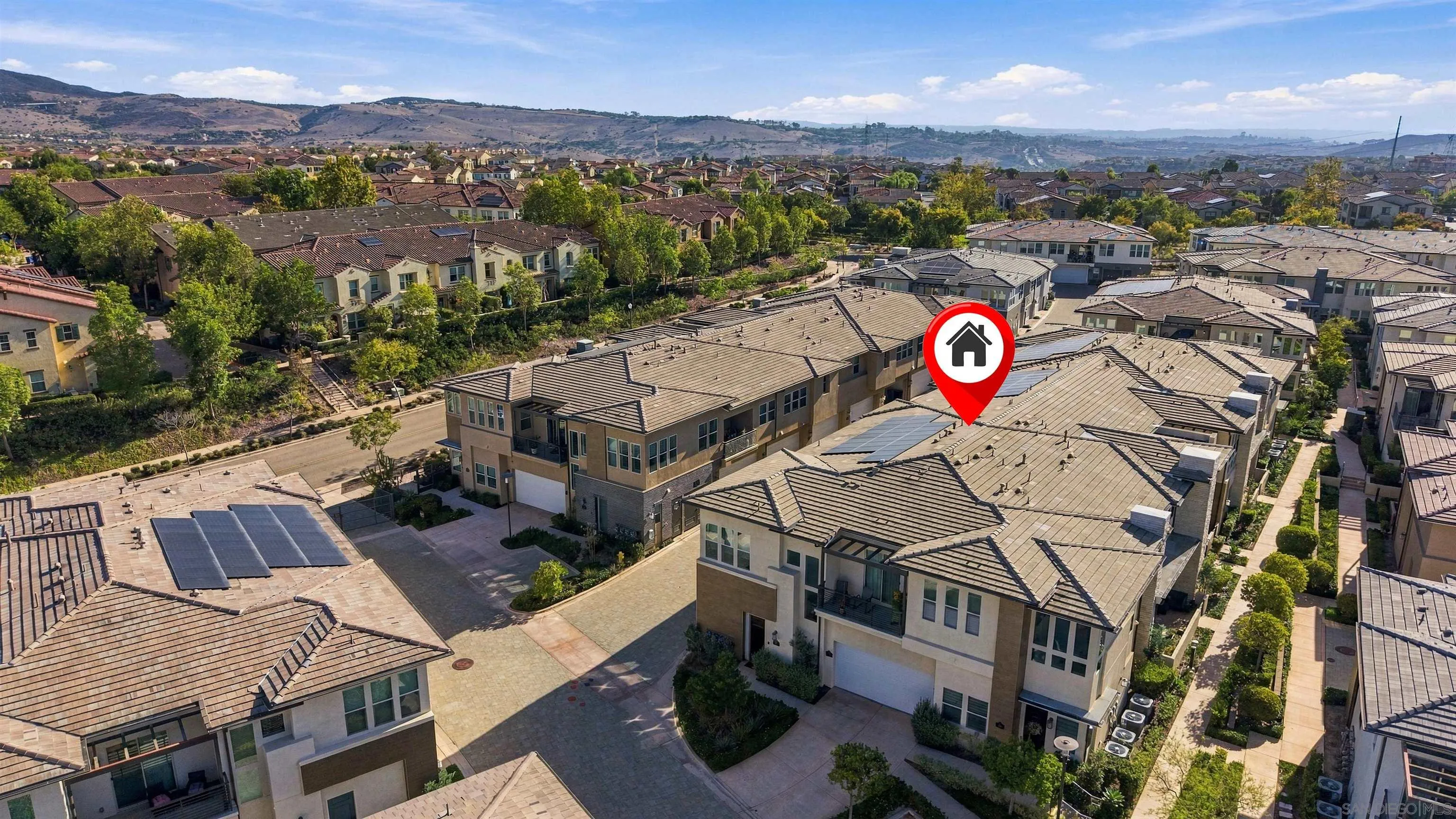 https://cdn.realtyfeed.com/cdn/127/260022801/504ae21e4c15b266bcfc94b8d4601339.webp