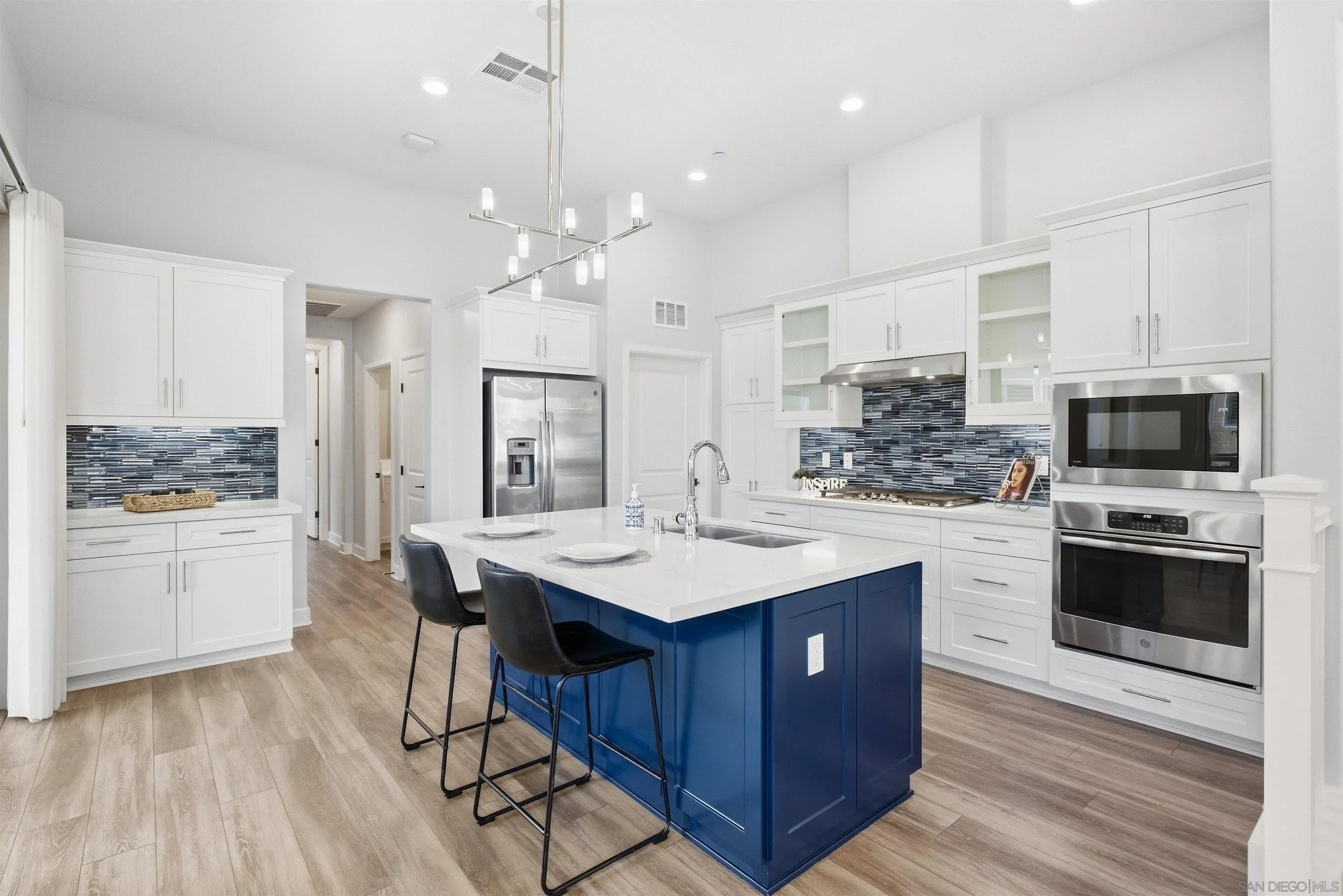 https://cdn.realtyfeed.com/cdn/127/260022801/c7762a66bd00fc2a2e178b310f998f64.webp