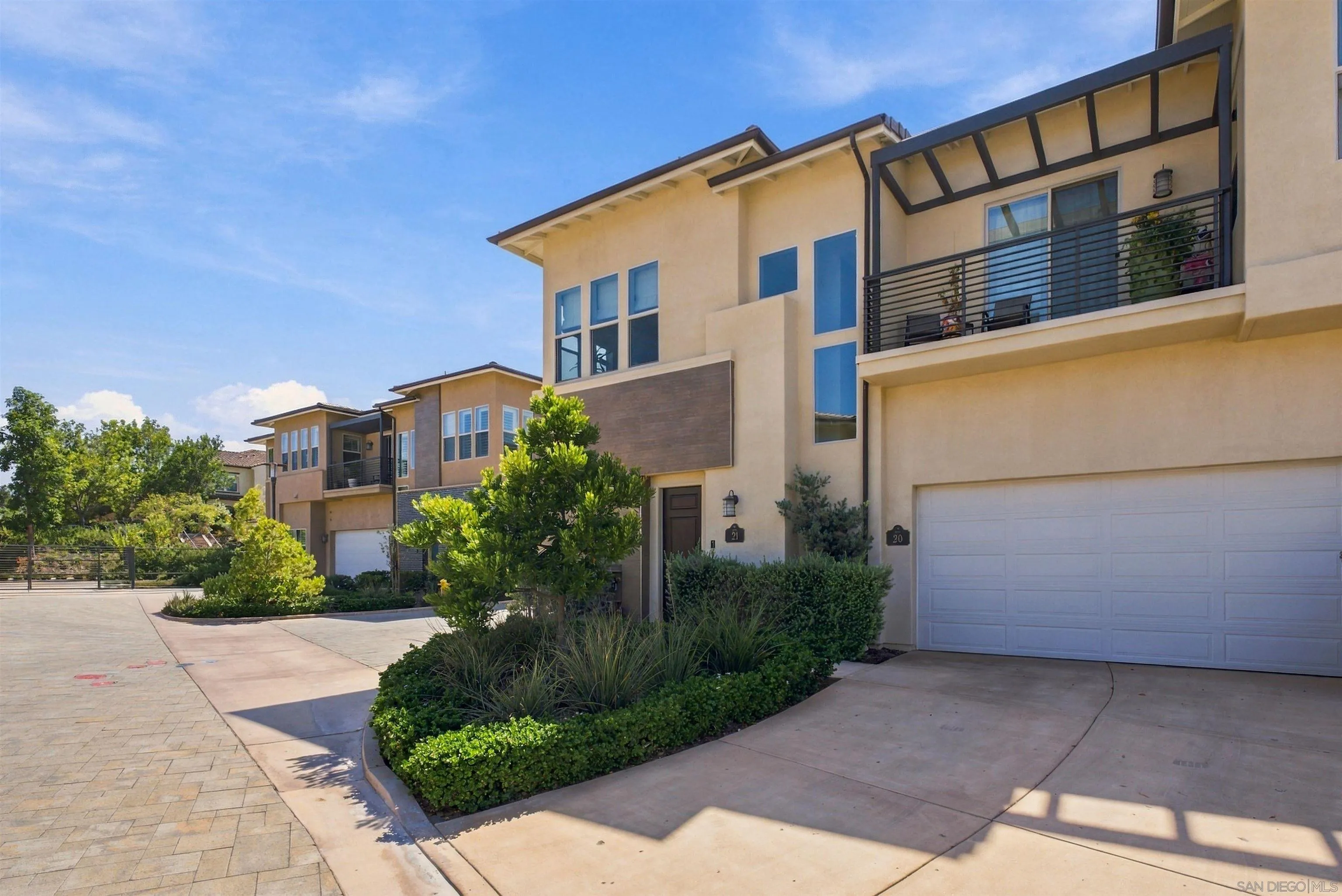 https://cdn.realtyfeed.com/cdn/127/260022801/cf1ad0a6e2f6949ed6518744c49ecaa7.webp