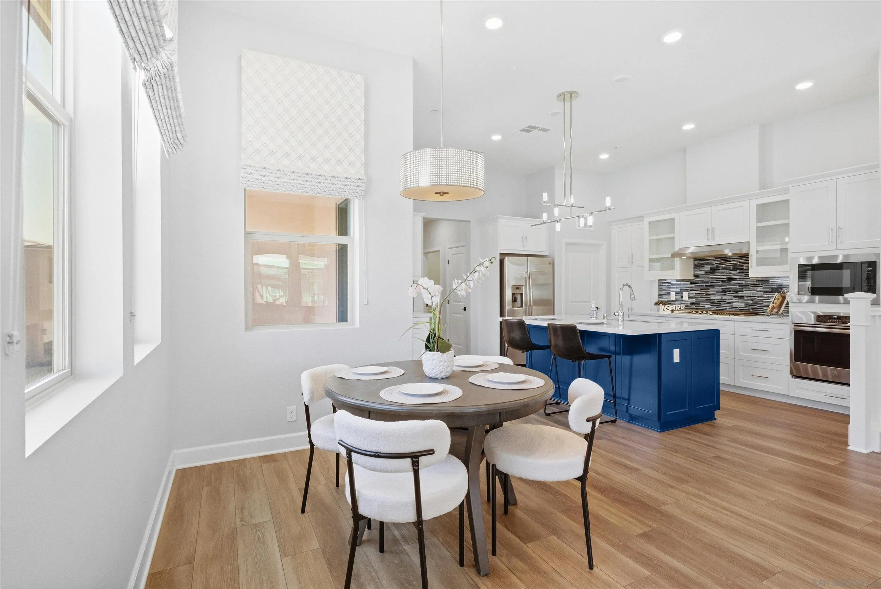 https://cdn.realtyfeed.com/cdn/127/260022801/ef7b0f9caf6a3d9df28b302c6783ce16.webp