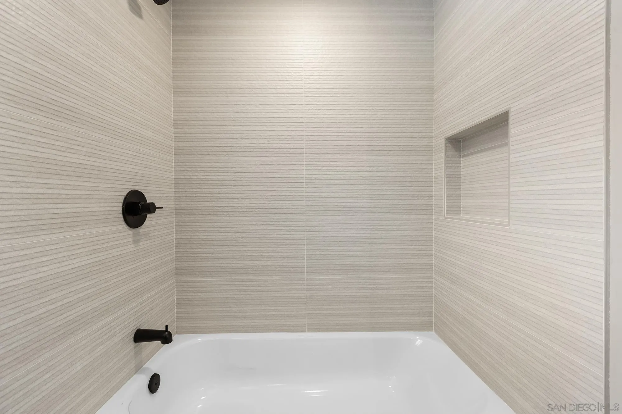 https://cdn.realtyfeed.com/cdn/127/260022804/16730aa9af387d9b5379a9fbff411ee4.webp