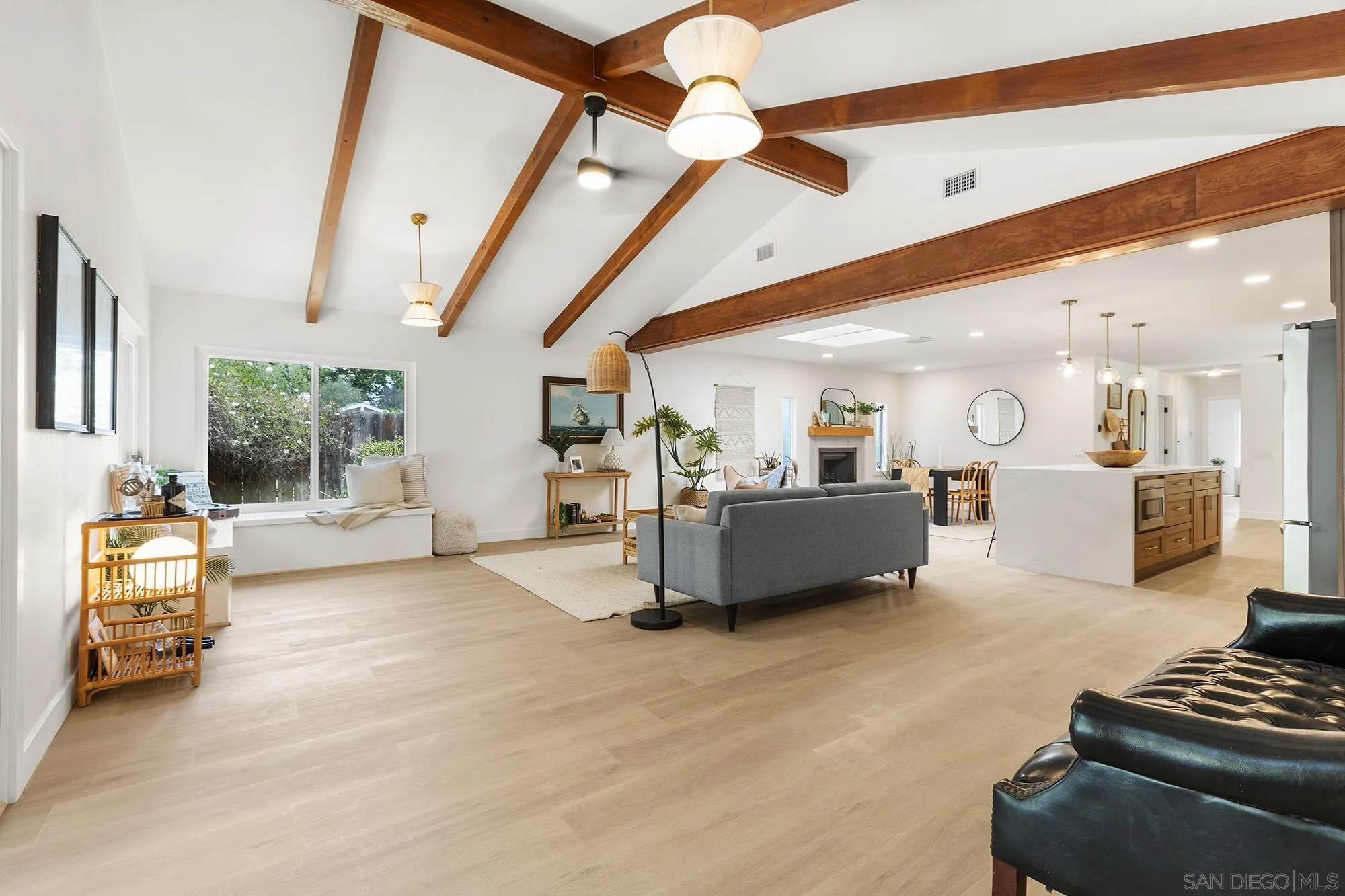 https://cdn.realtyfeed.com/cdn/127/260022804/632ac54f4284608cd9e12e330d0a9cac.webp
