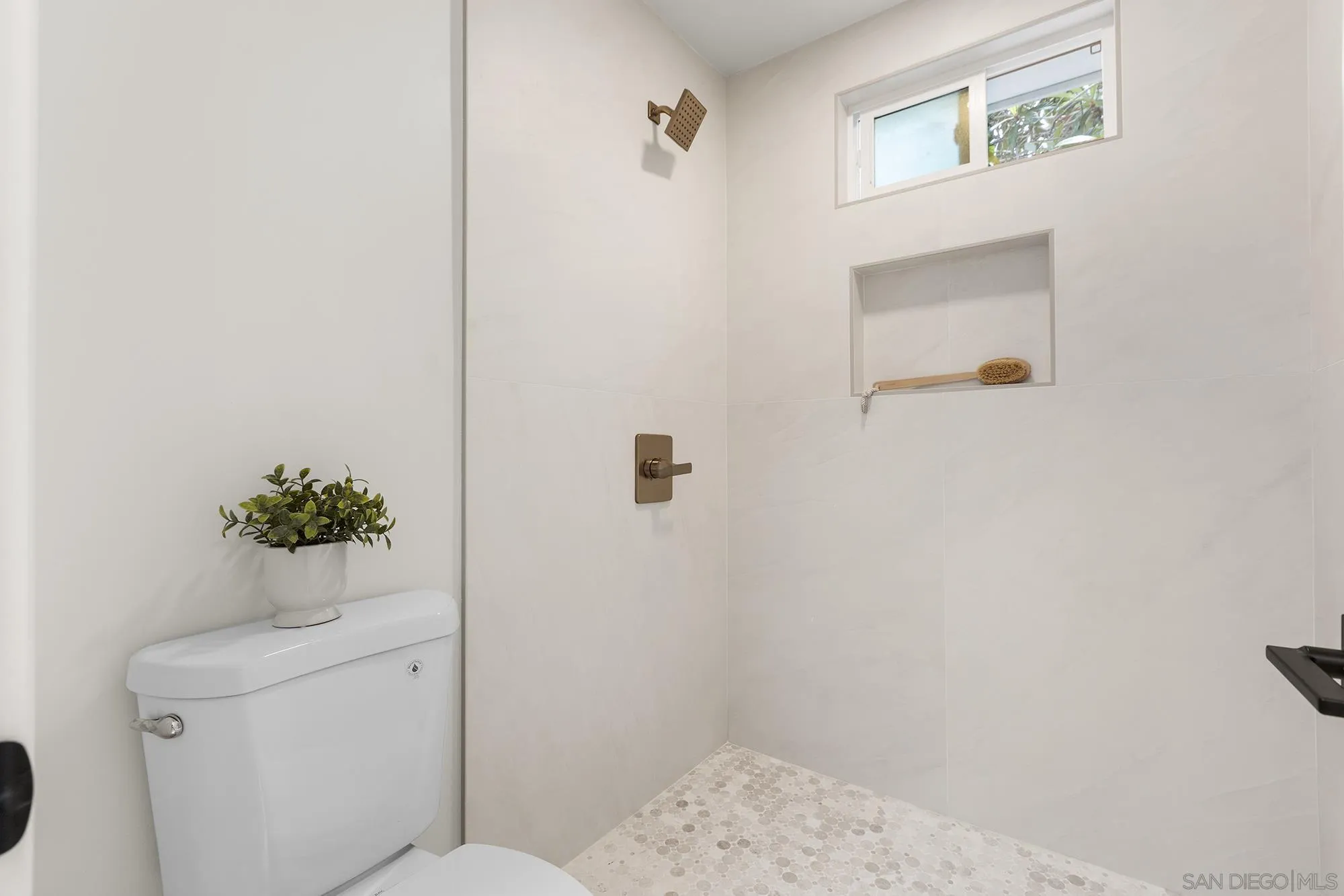 https://cdn.realtyfeed.com/cdn/127/260022804/77554bc2422bae37ea52f07bc0a02119.webp
